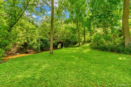 33420 Quaker Valley Road