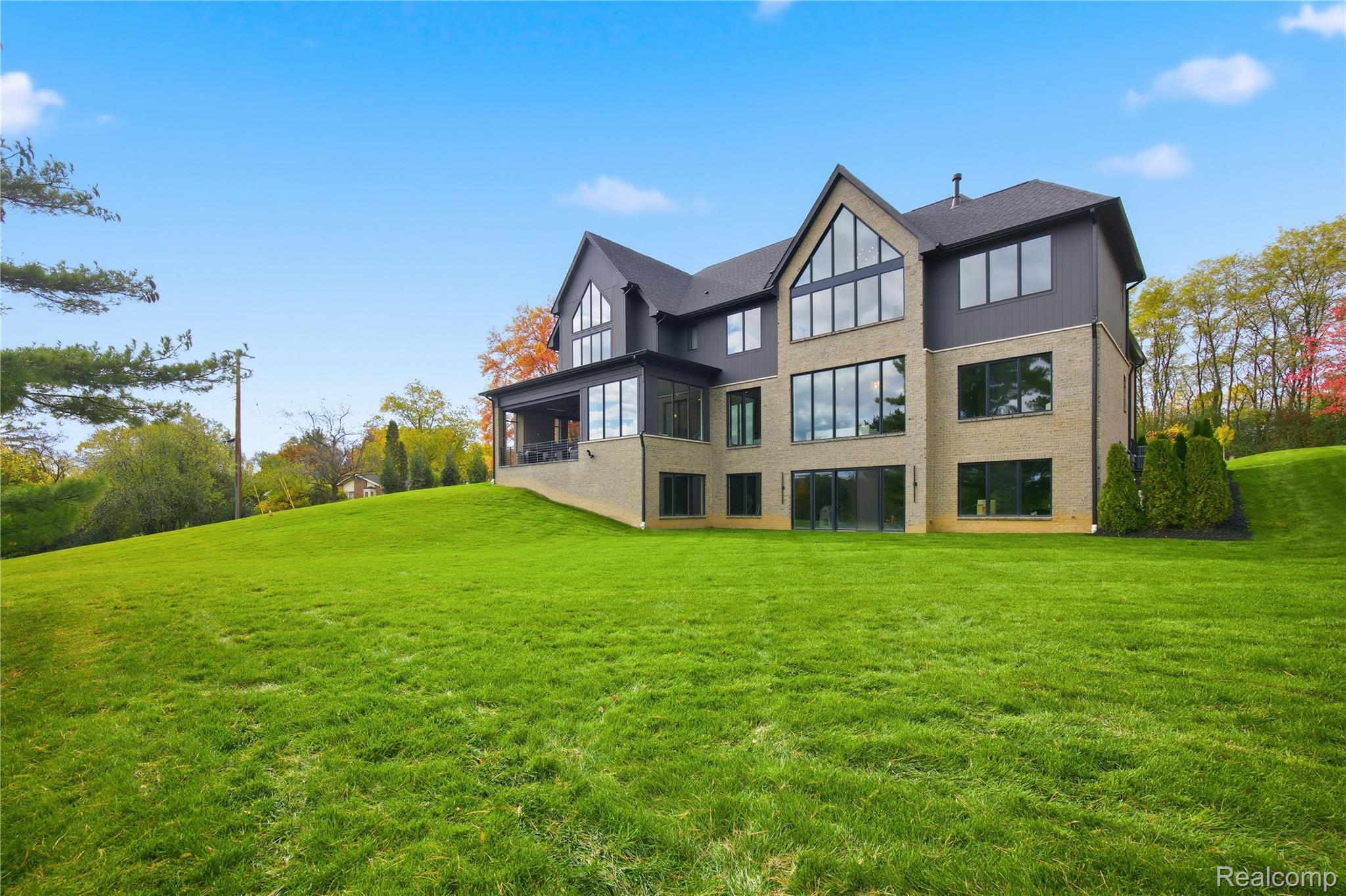 3281 Chickering Lane