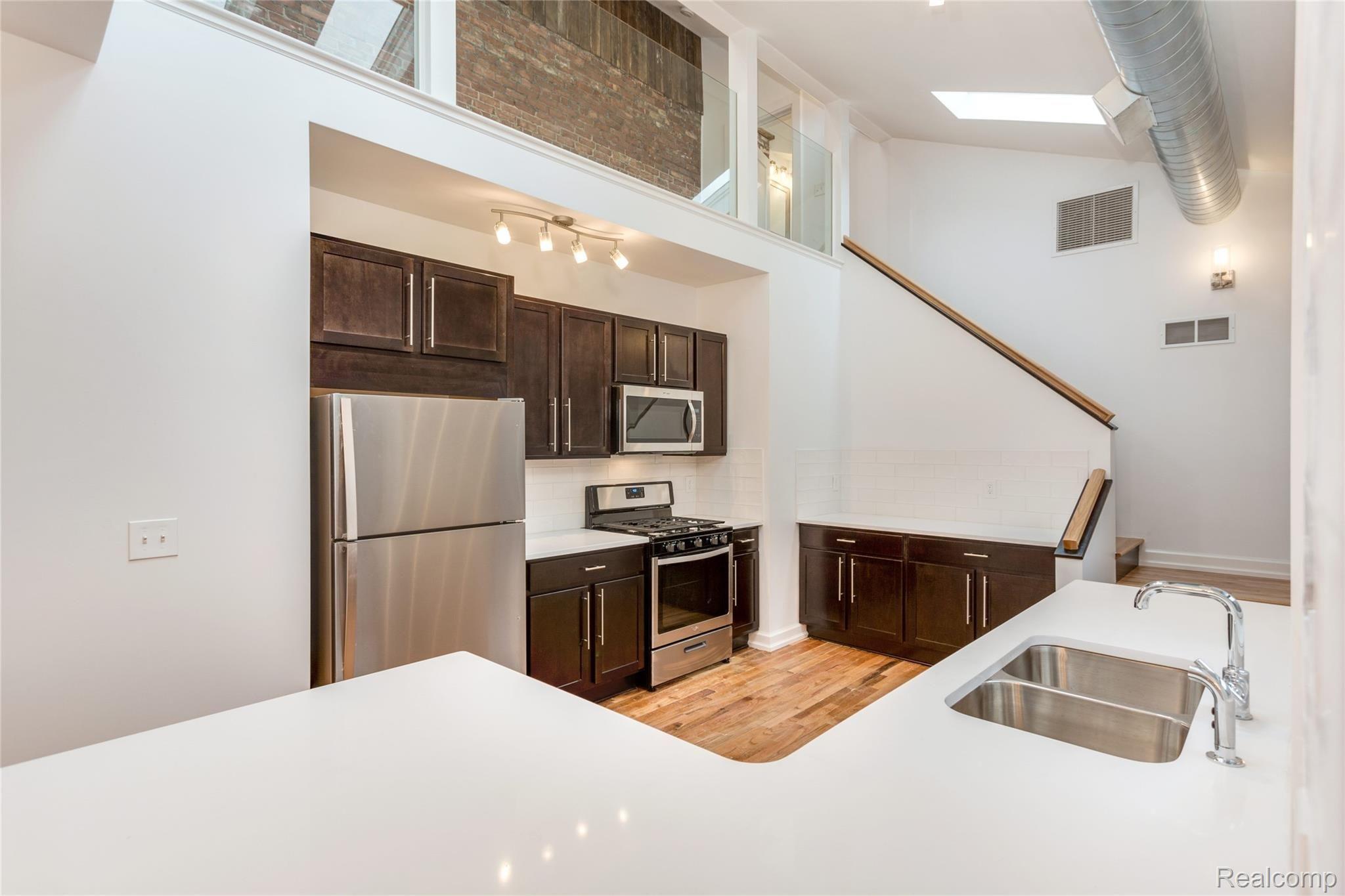 449 W Willis Street 4