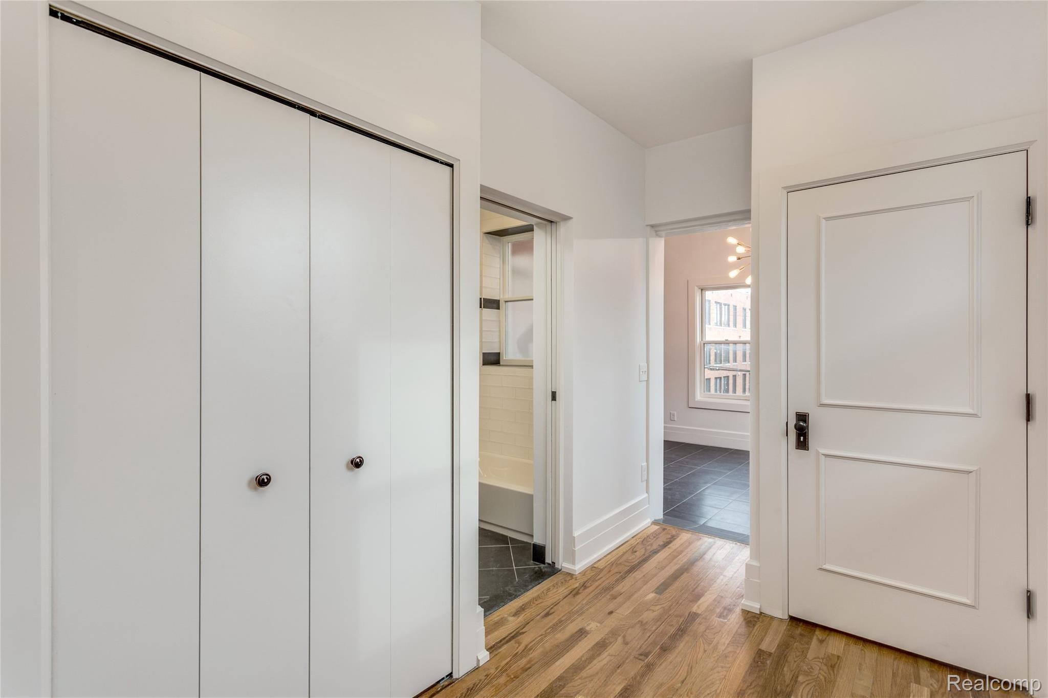 449 W Willis Street 4