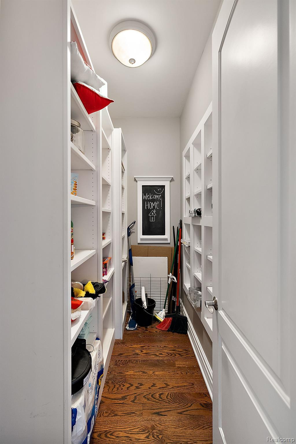 1297 E LINCOLN Street