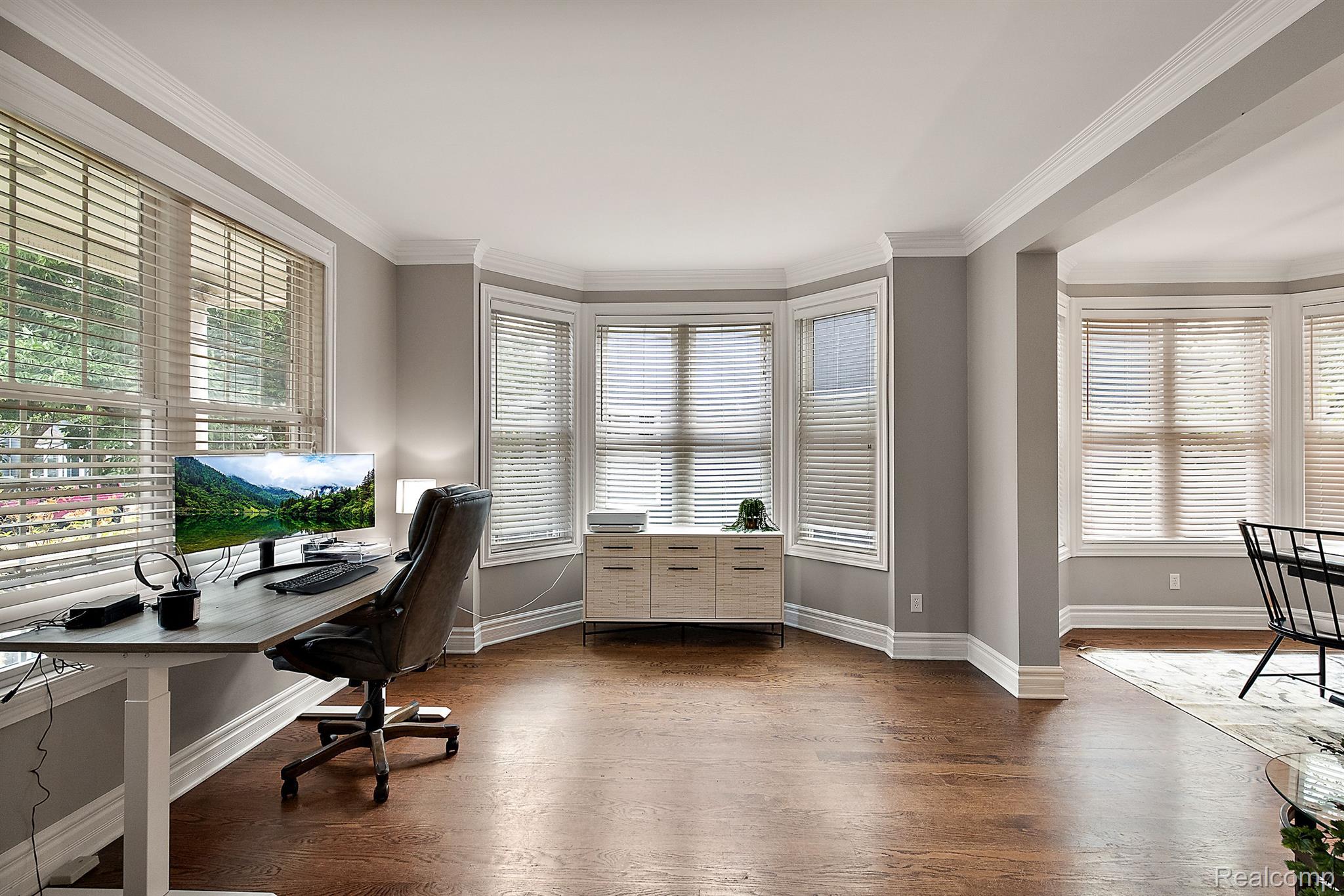 1297 E LINCOLN Street