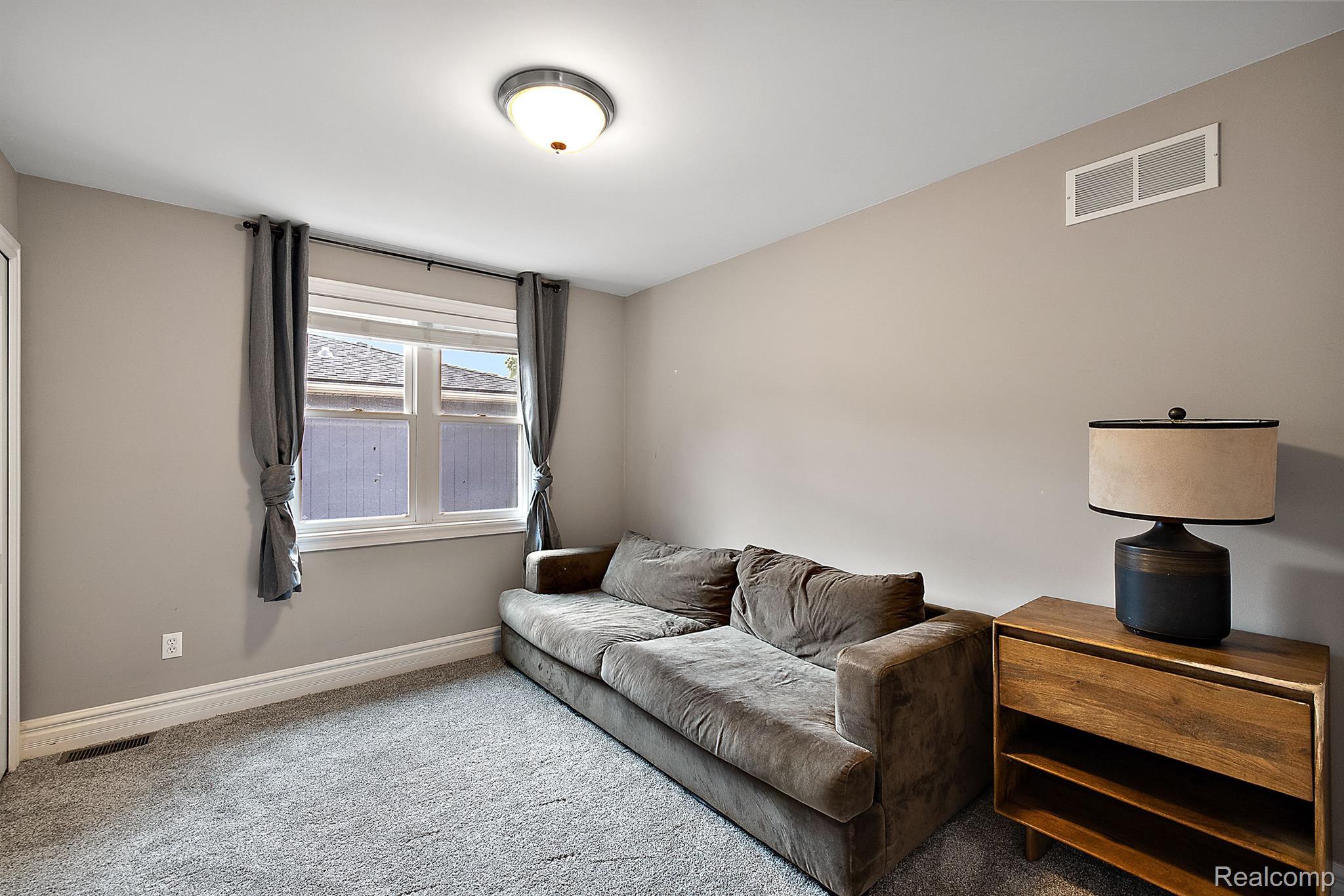 1297 E LINCOLN Street