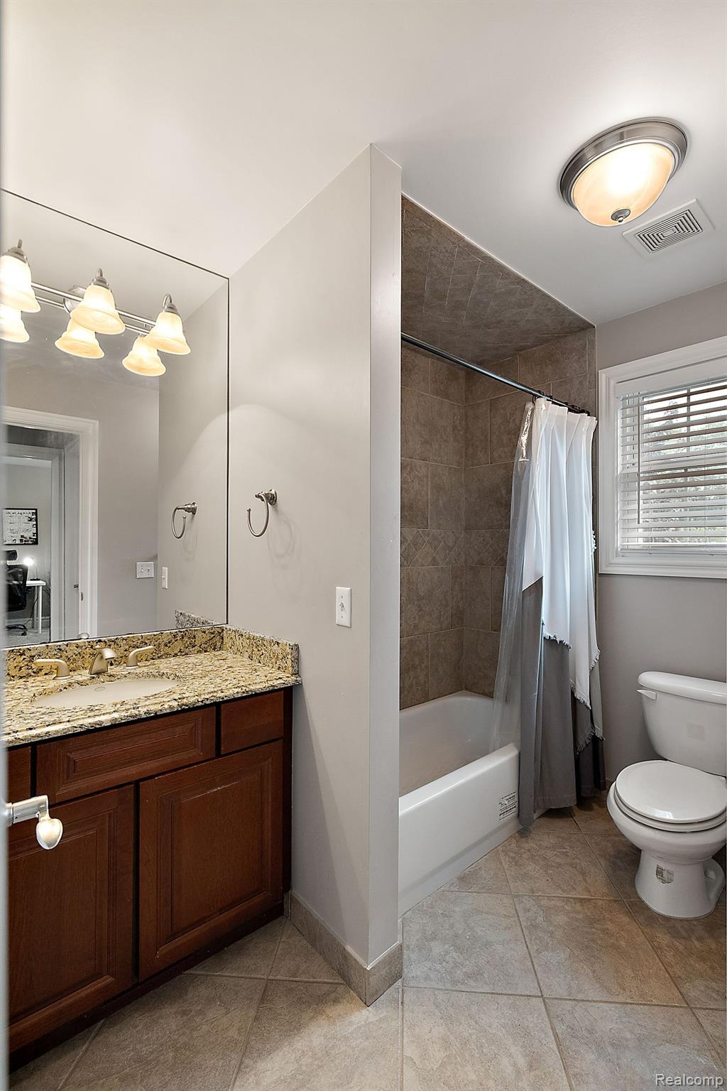 1297 E LINCOLN Street