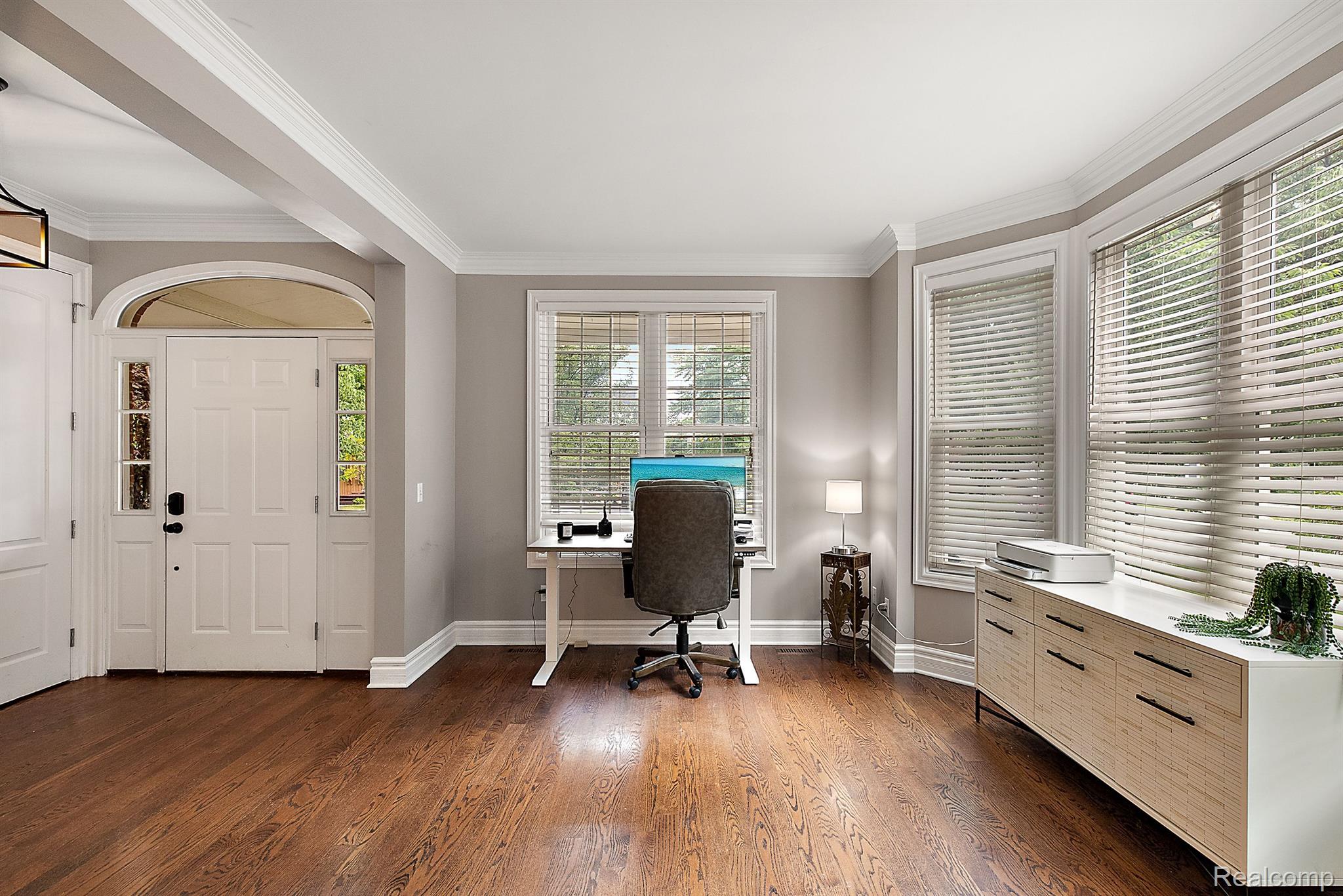 1297 E LINCOLN Street