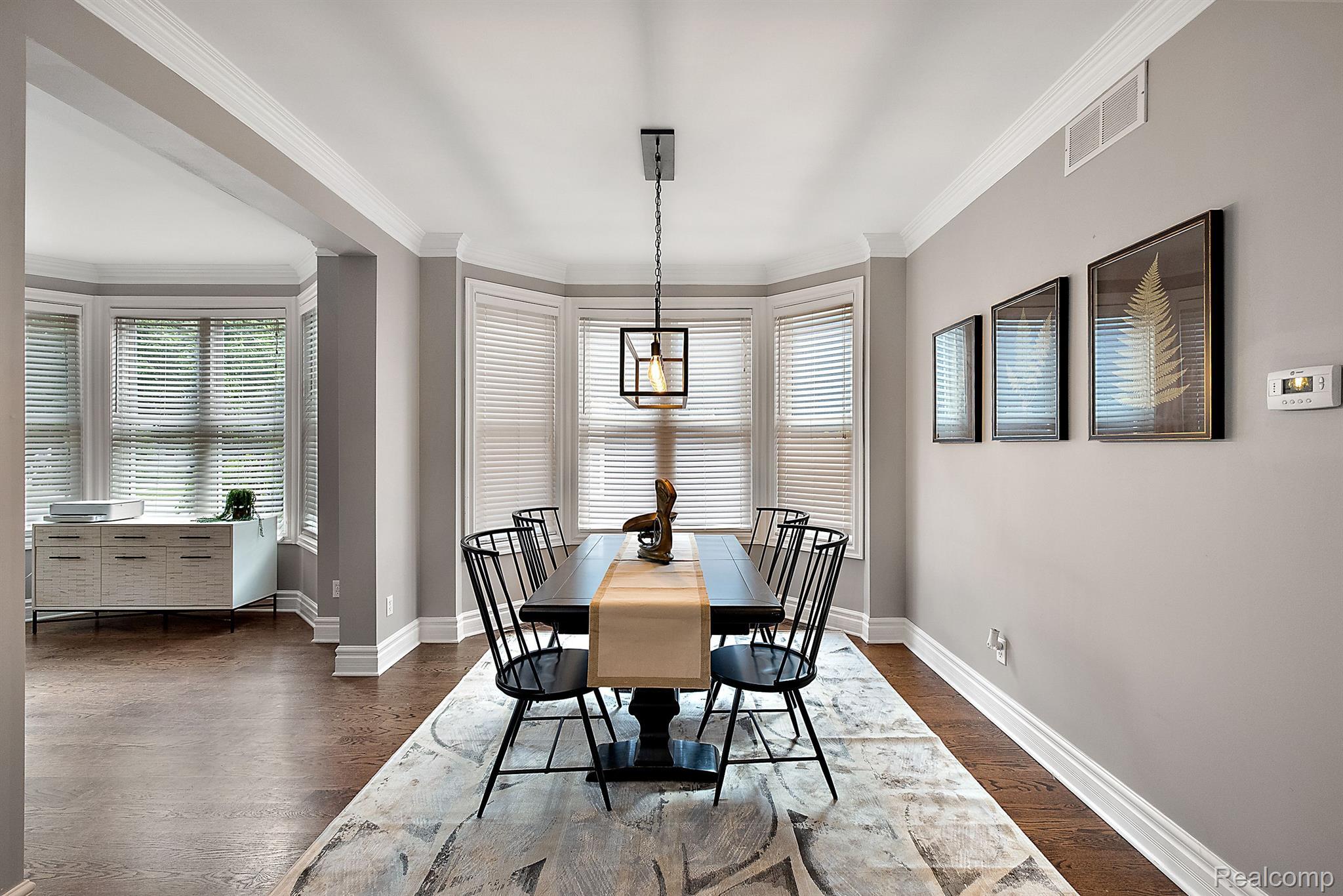 1297 E LINCOLN Street