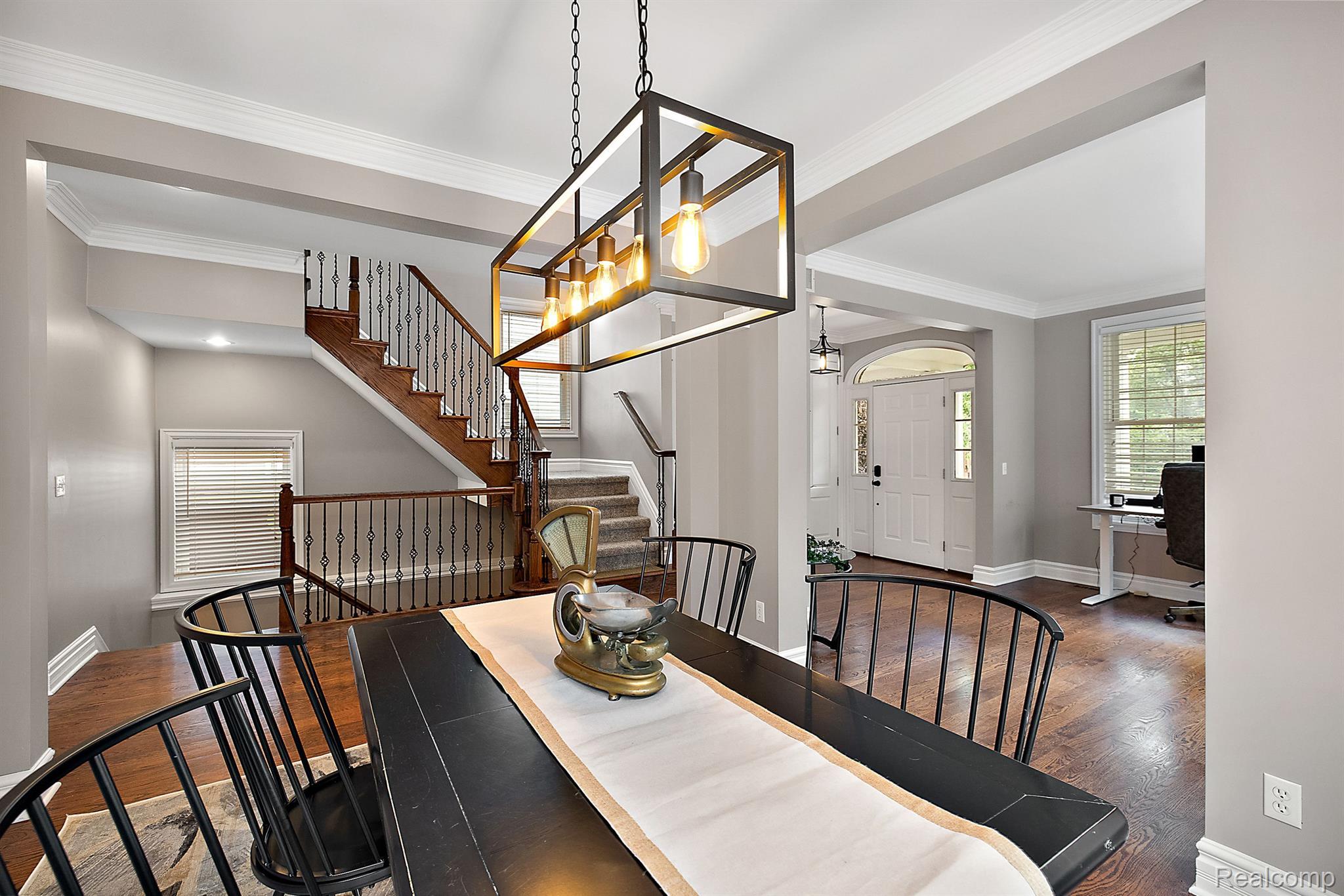 1297 E LINCOLN Street