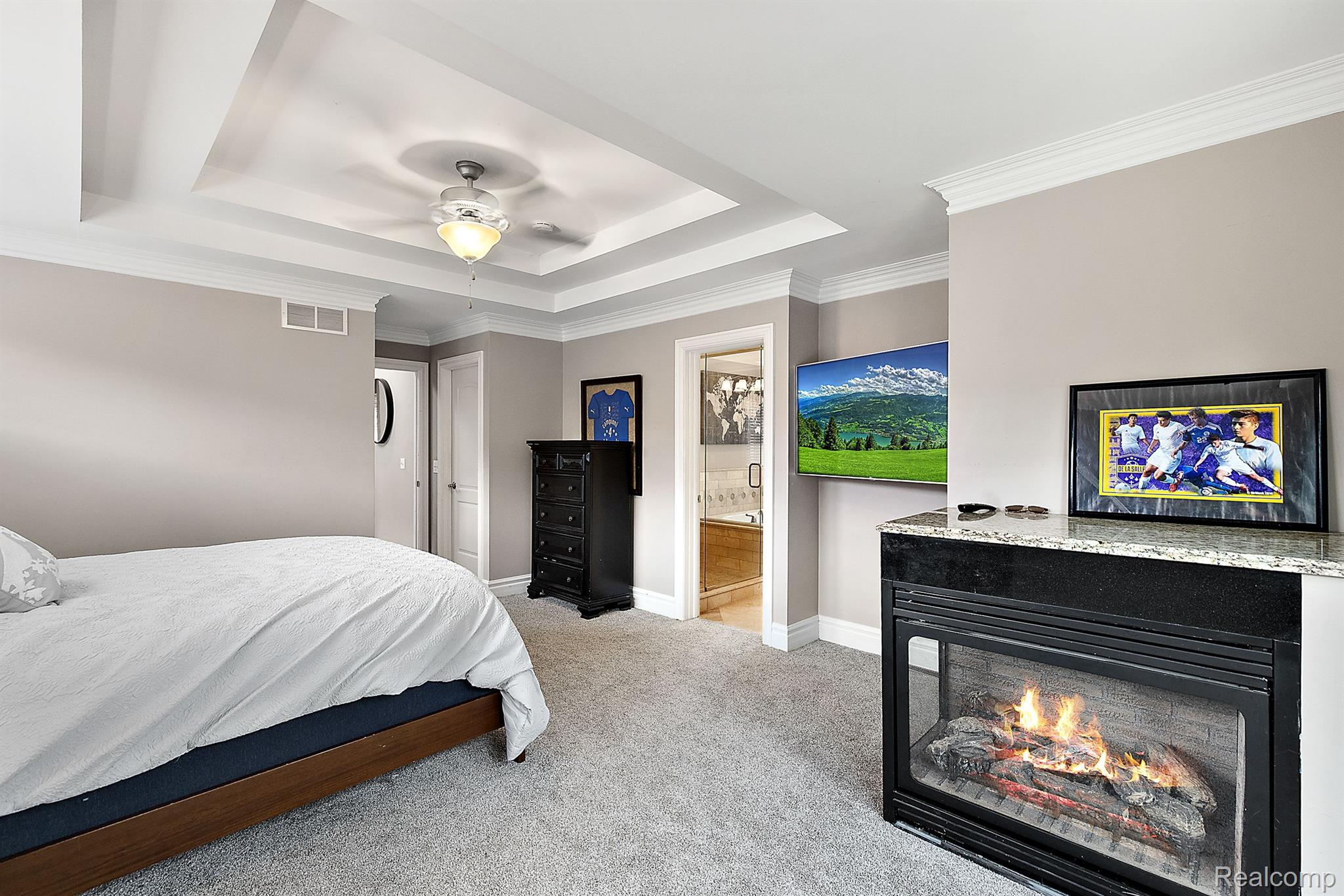 1297 E LINCOLN Street