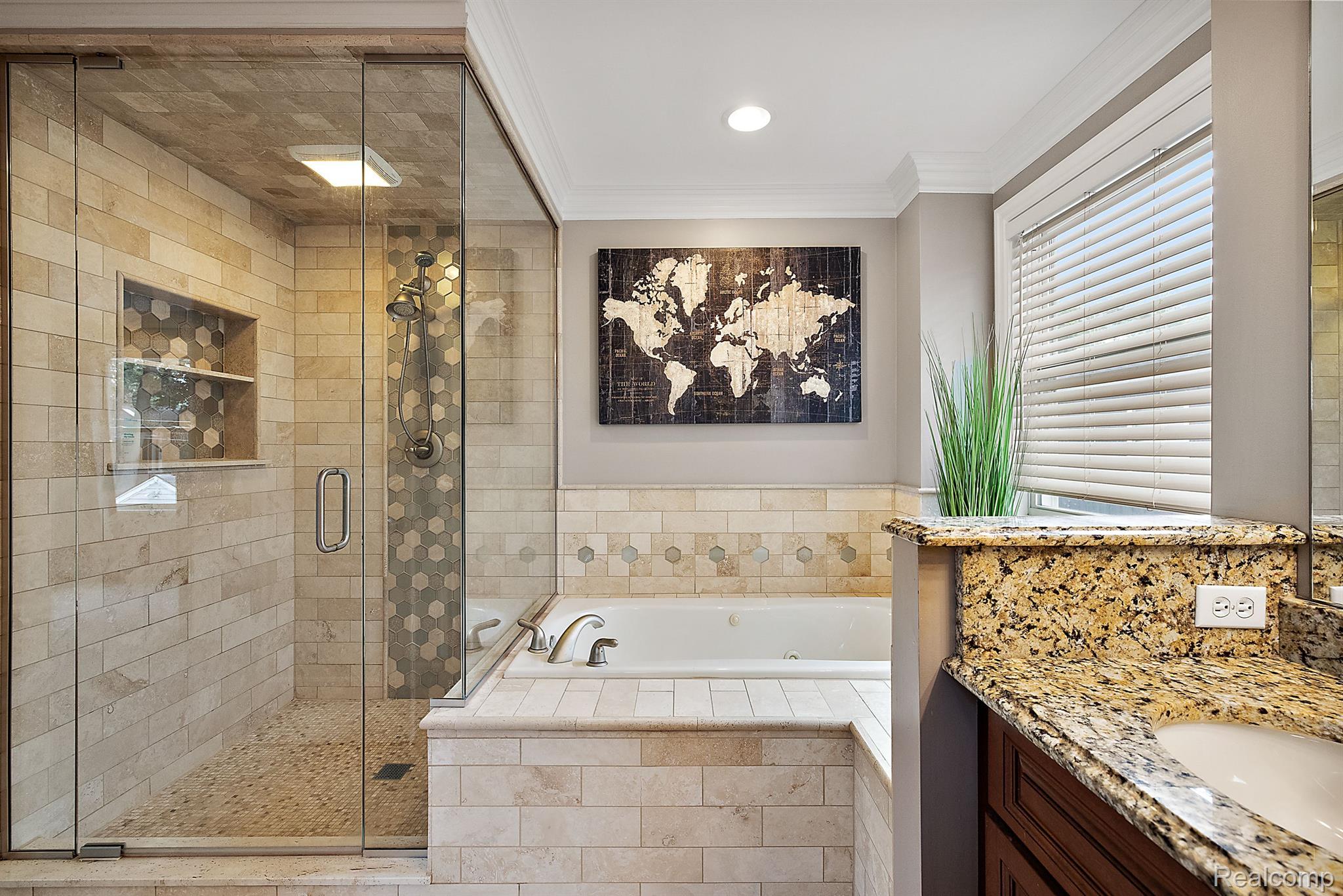 1297 E LINCOLN Street