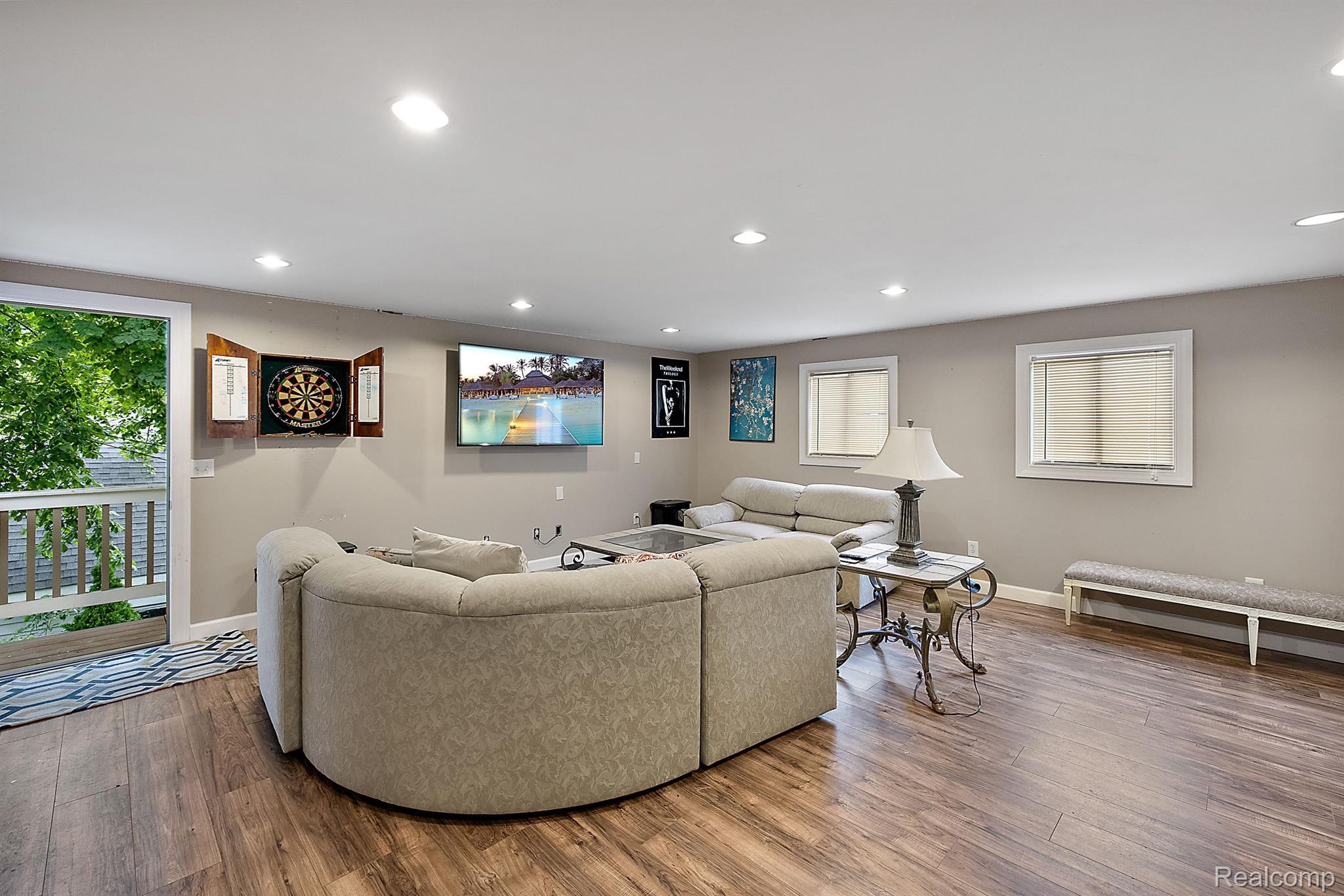 1297 E LINCOLN Street