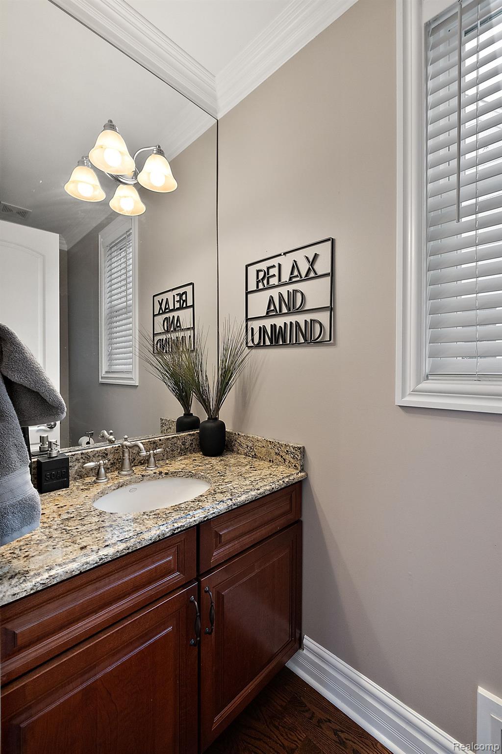 1297 E LINCOLN Street