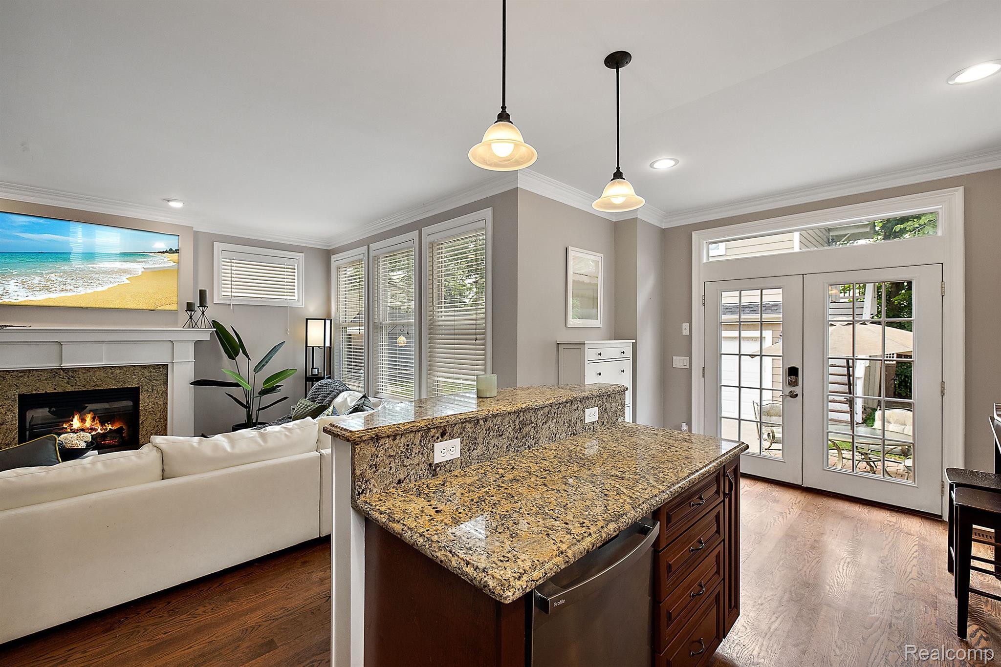 1297 E LINCOLN Street