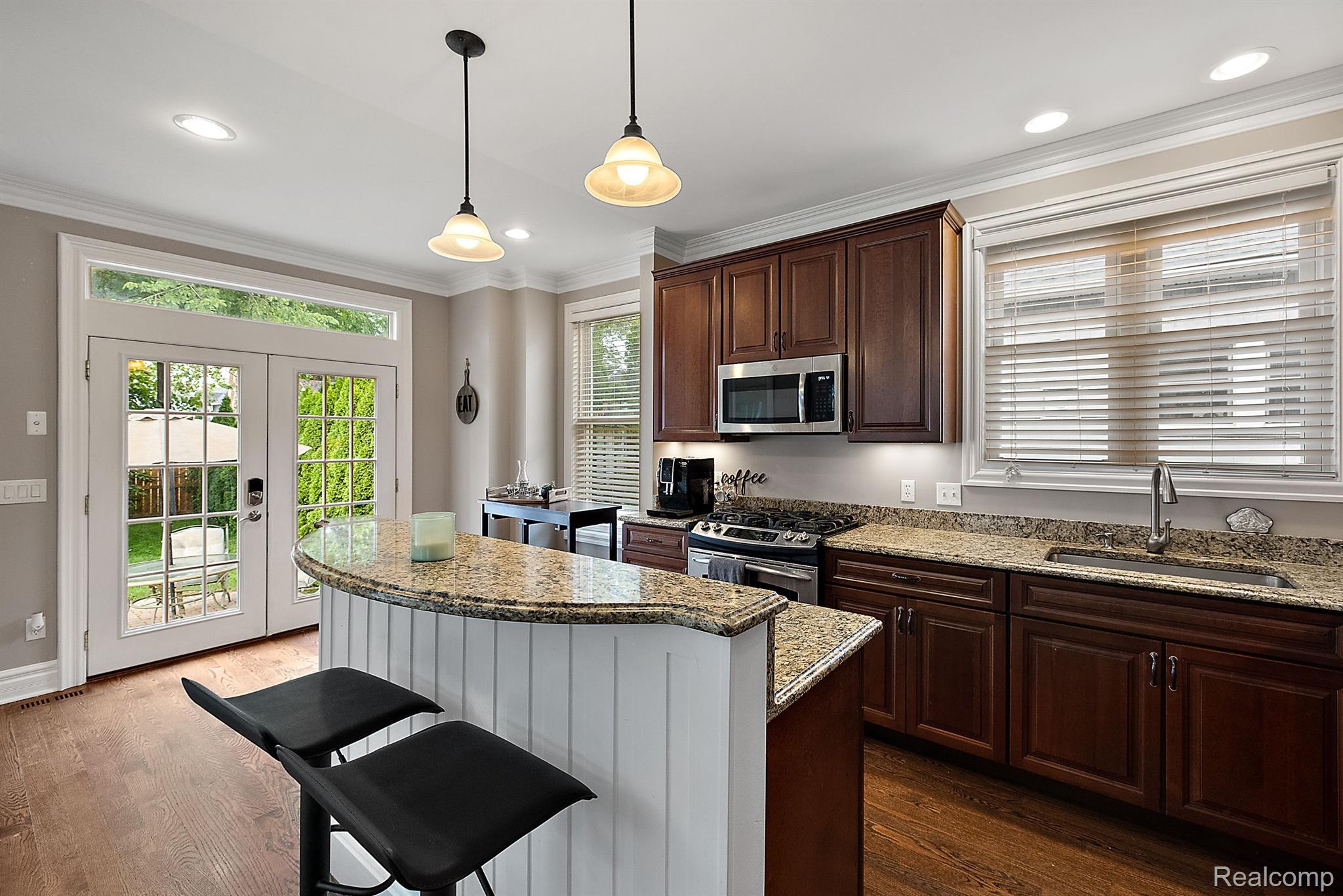 1297 E LINCOLN Street