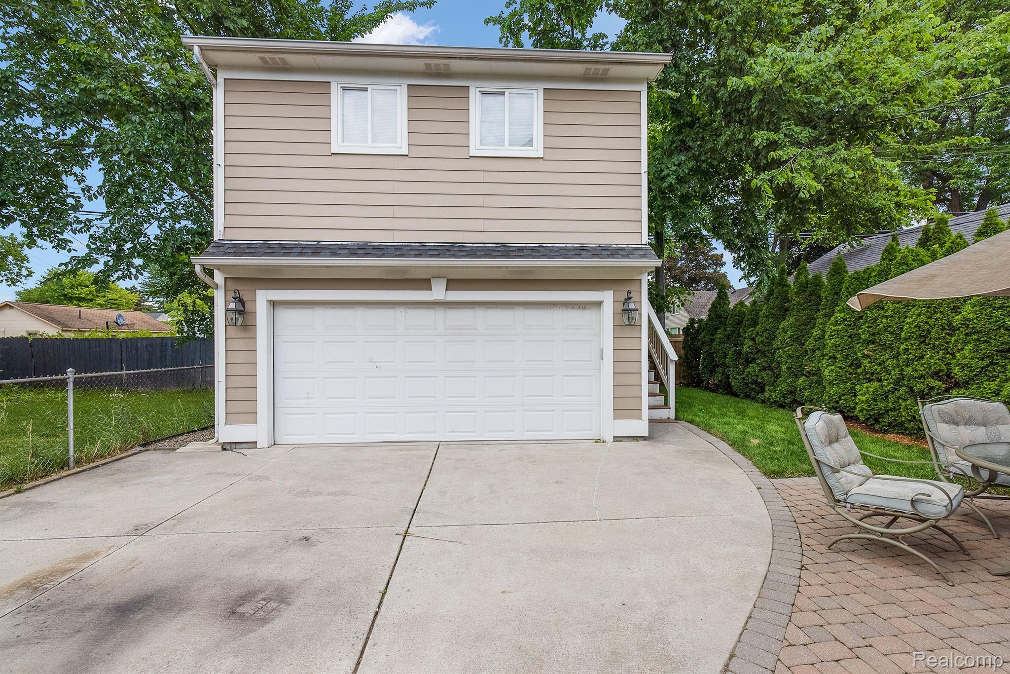 1297 E LINCOLN Street