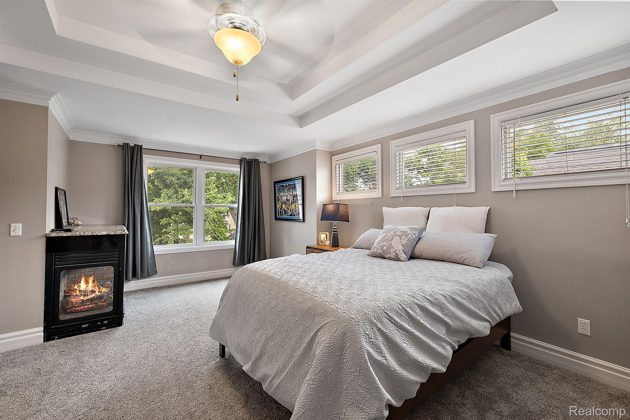 1297 E LINCOLN Street