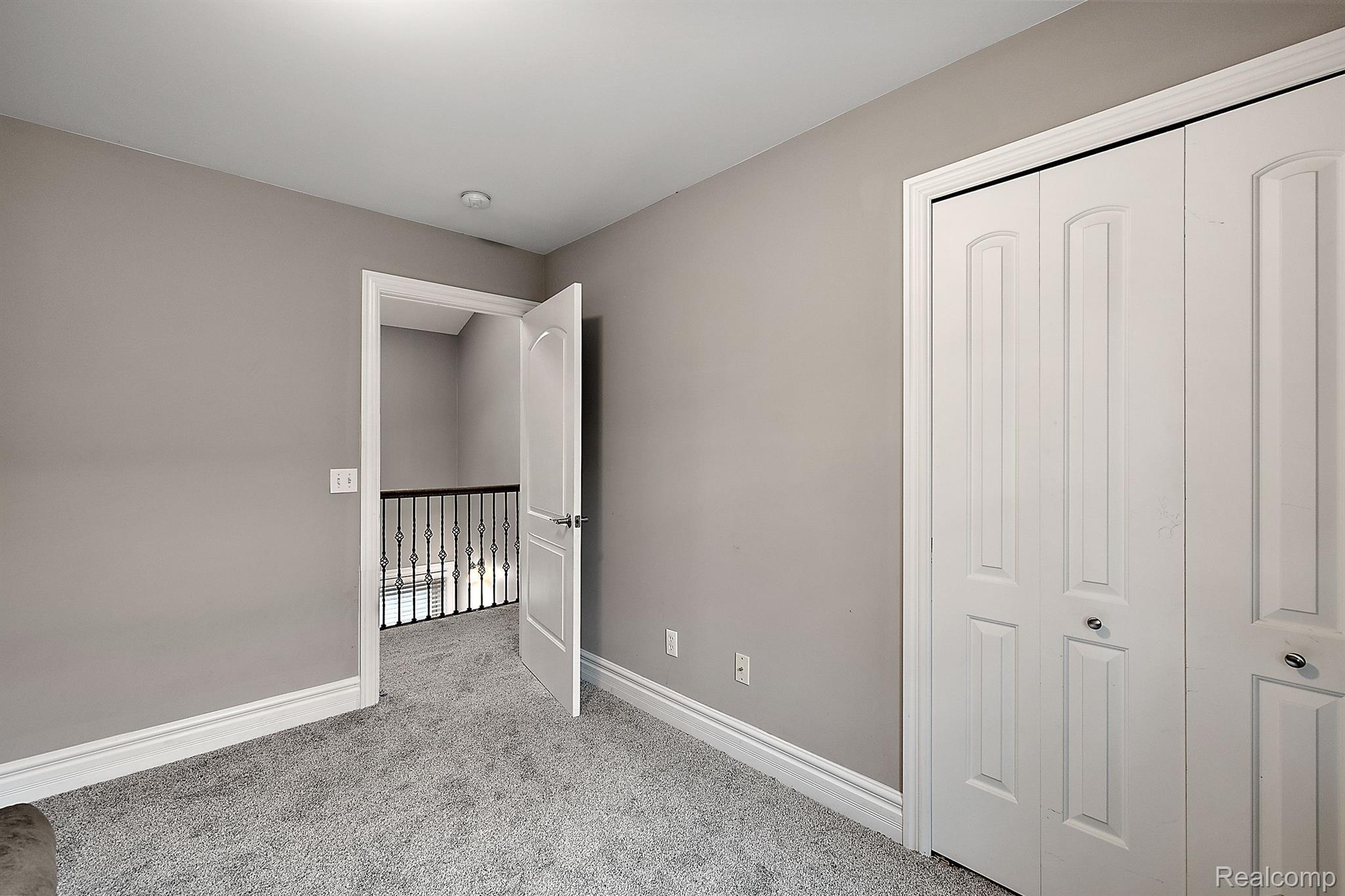 1297 E LINCOLN Street