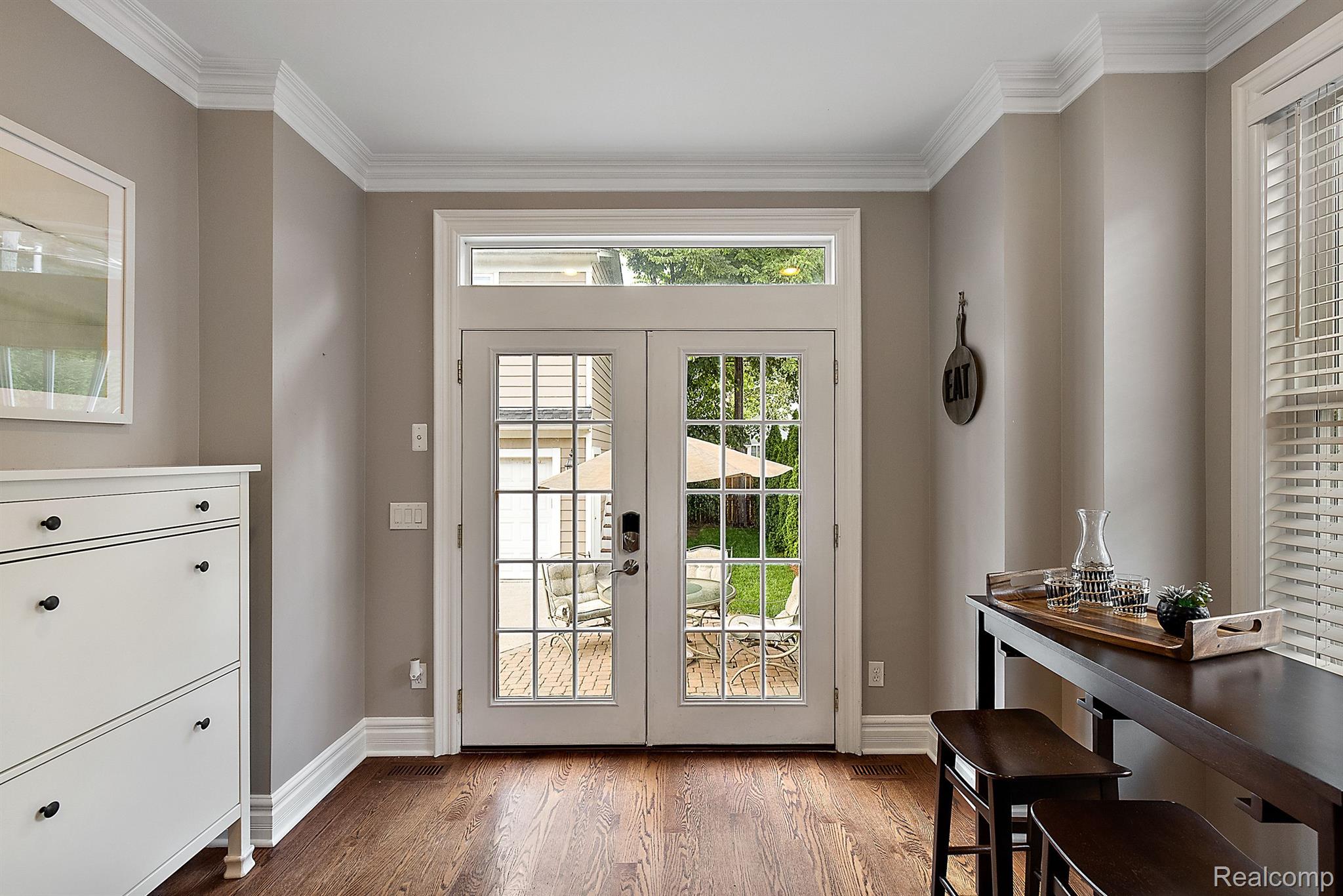 1297 E LINCOLN Street