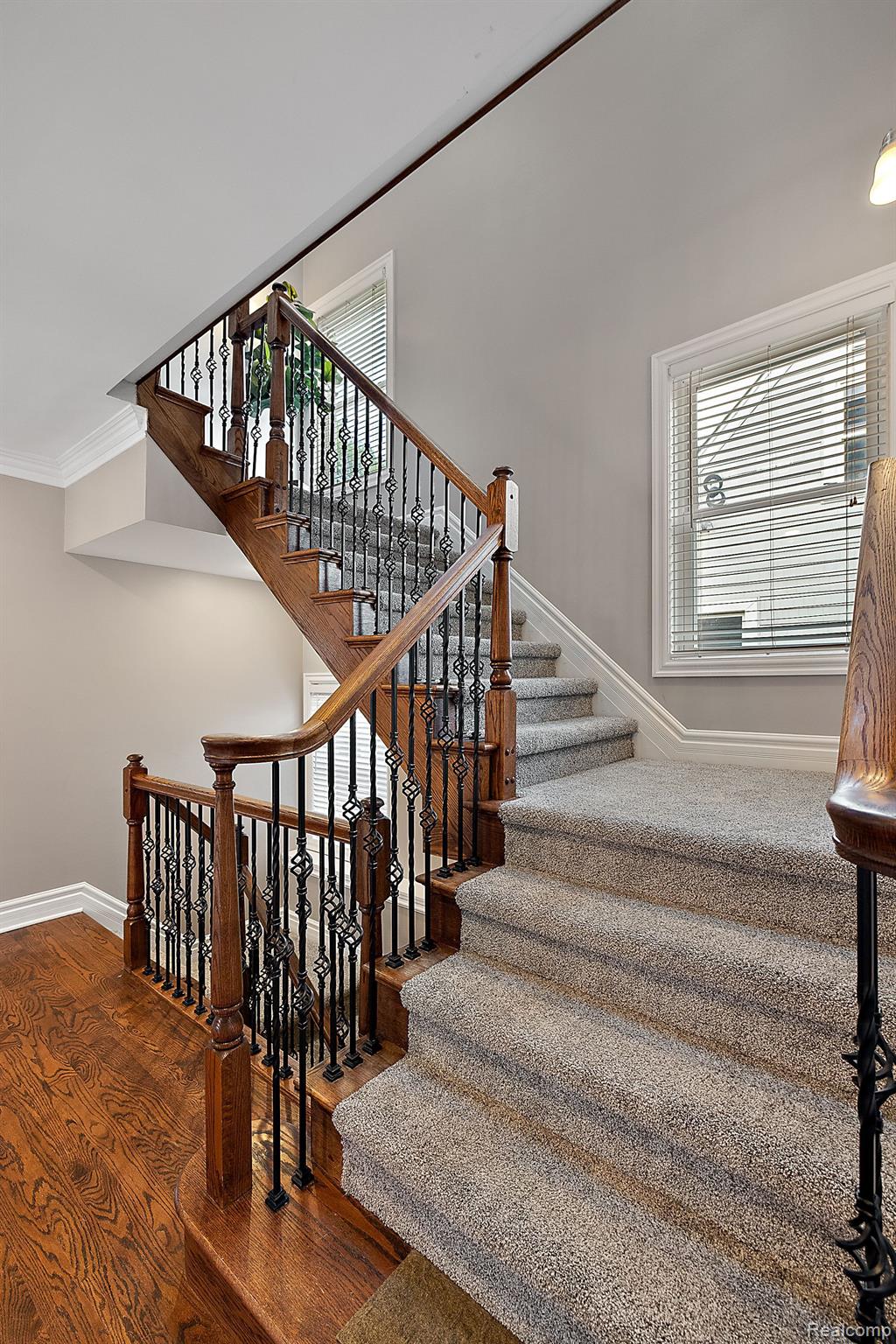 1297 E LINCOLN Street