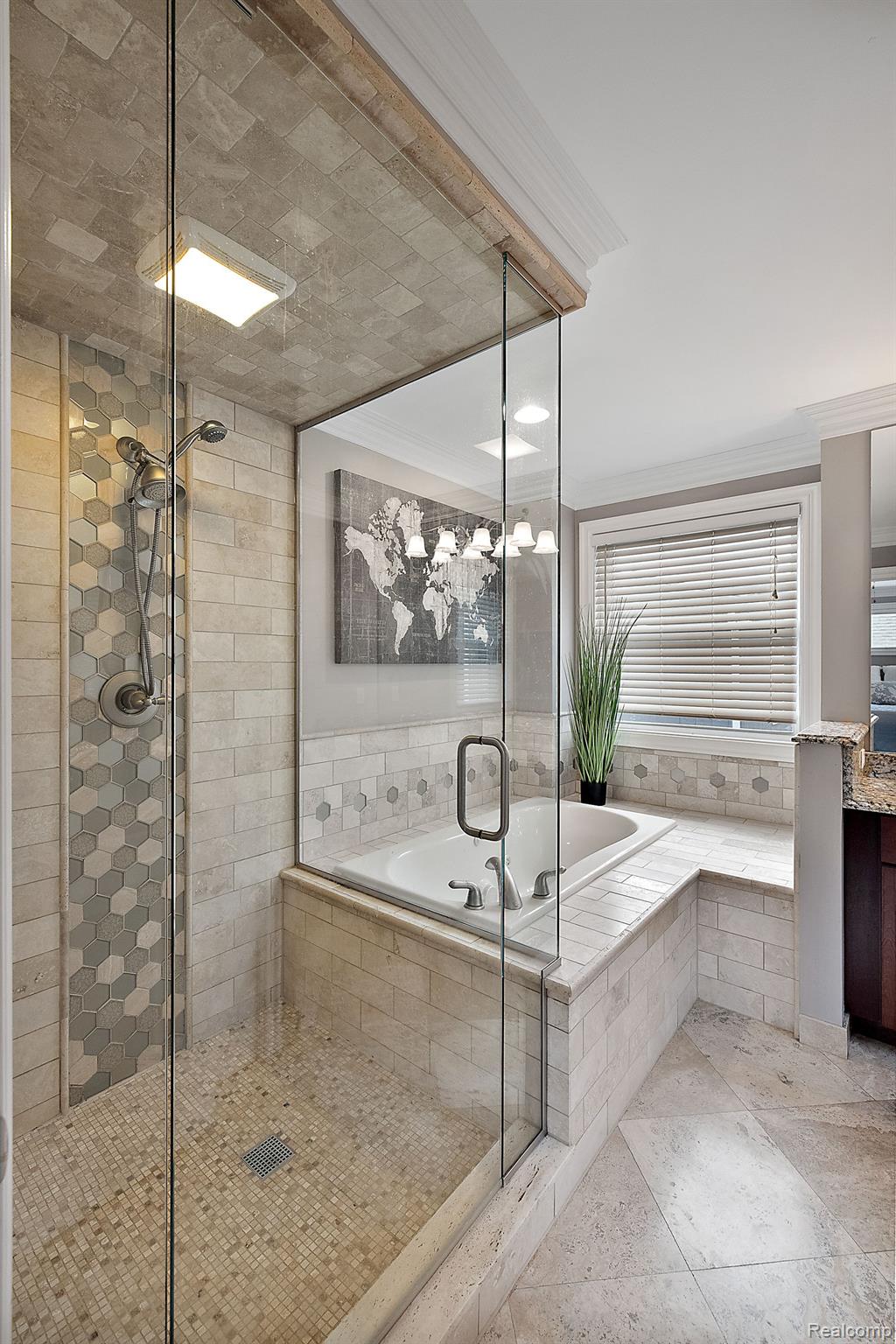 1297 E LINCOLN Street