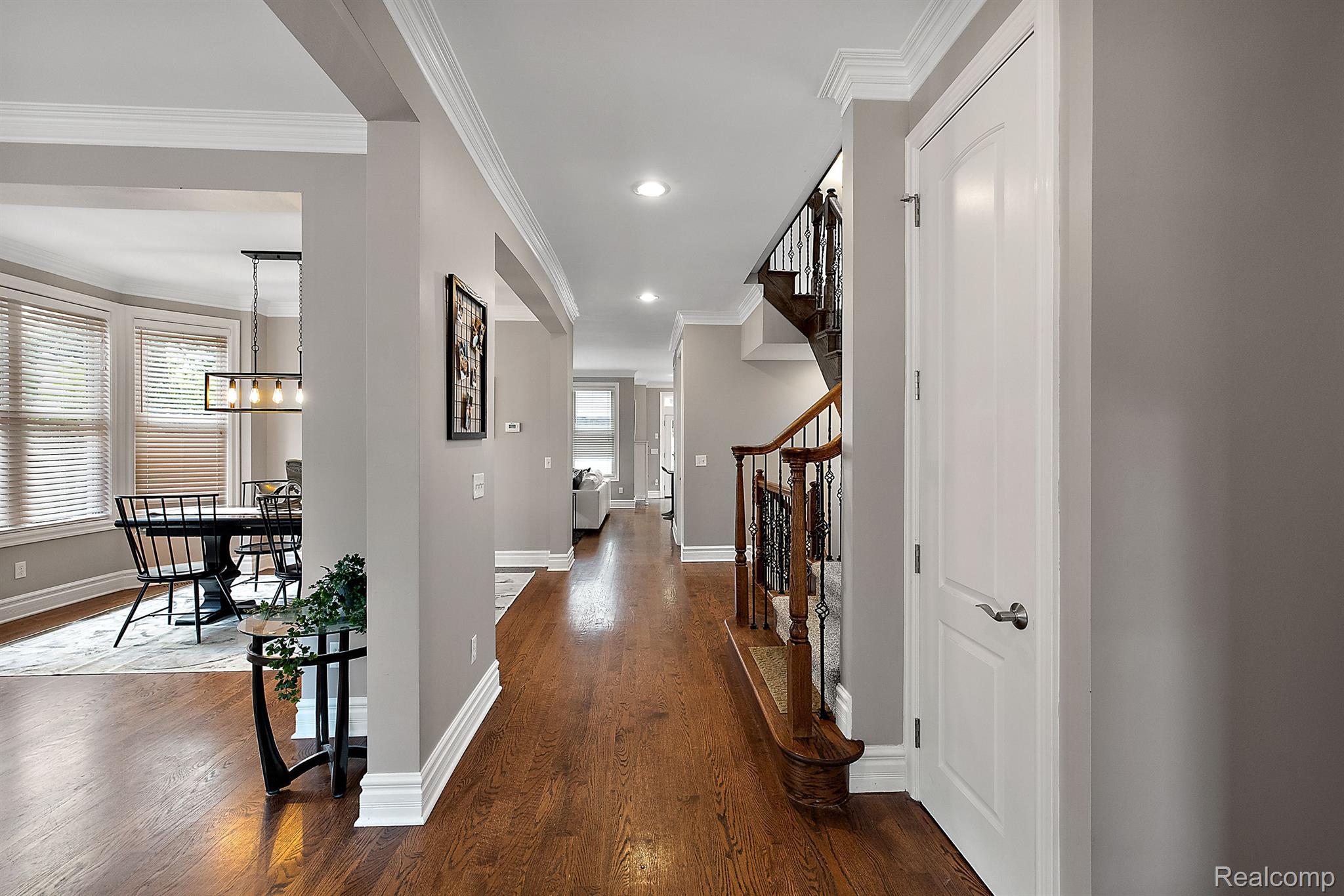 1297 E LINCOLN Street