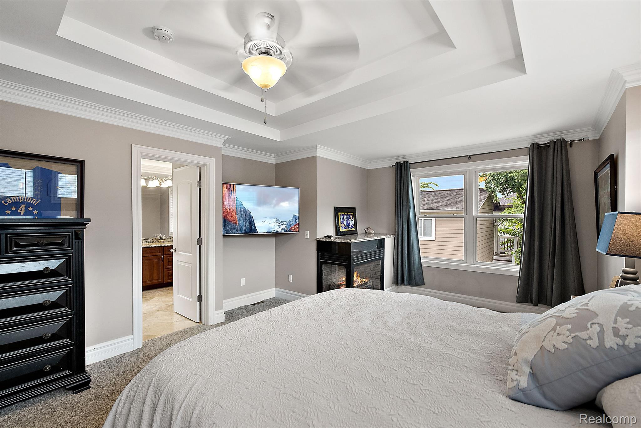 1297 E LINCOLN Street