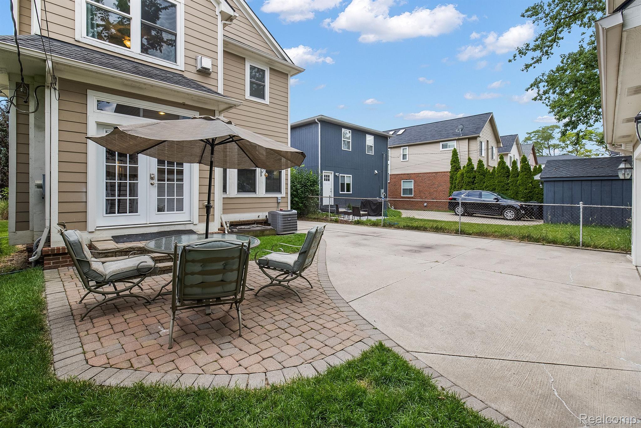 1297 E LINCOLN Street