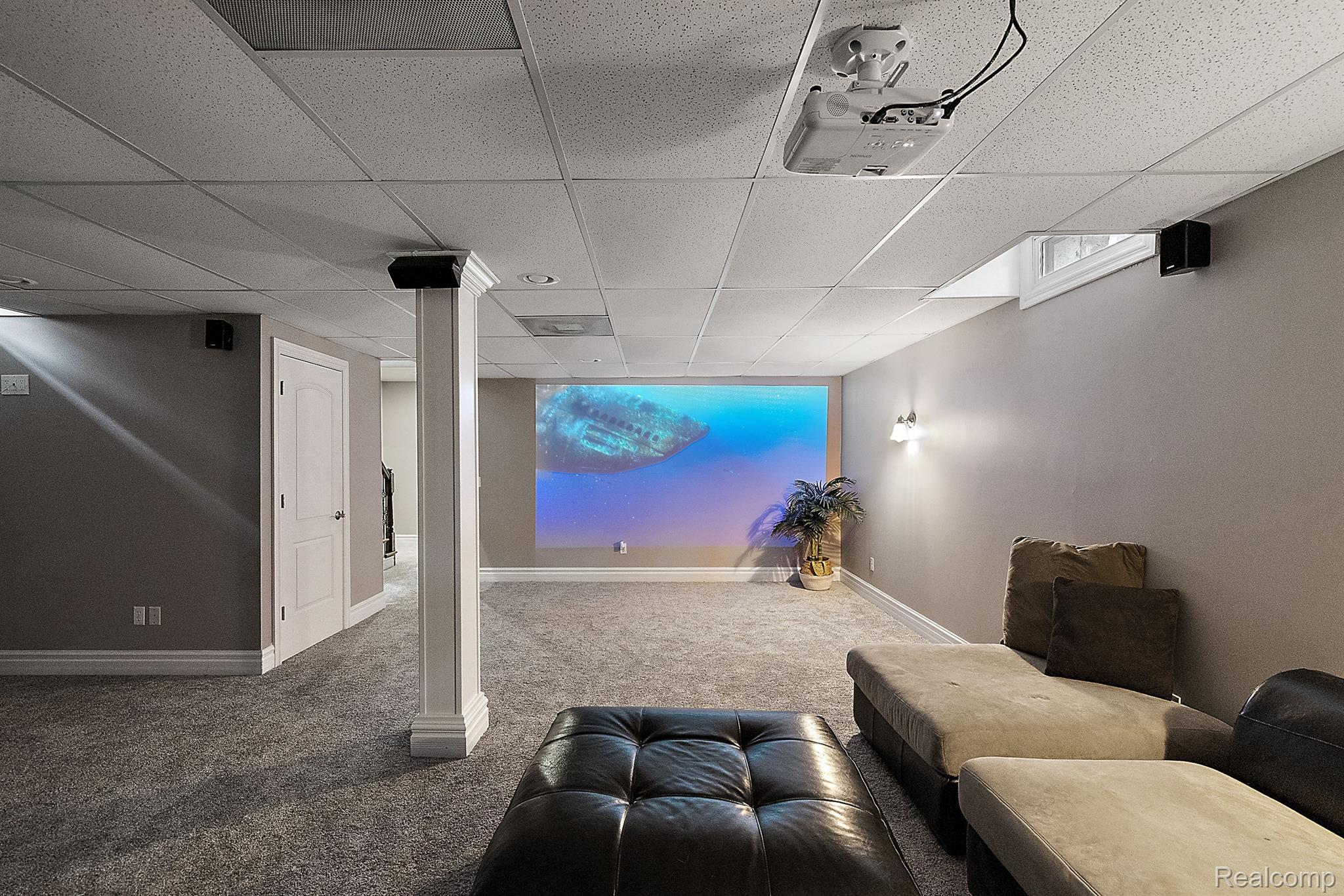 1297 E LINCOLN Street