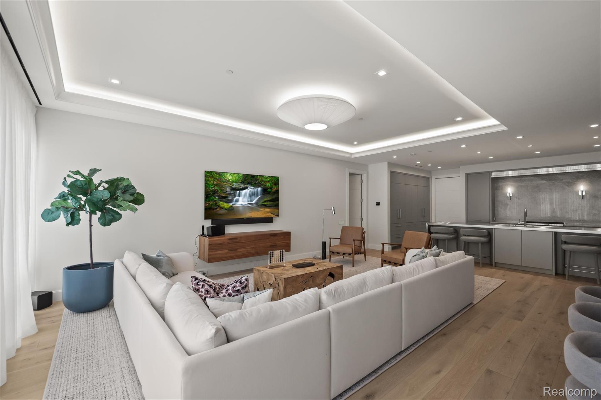 369 N Old Woodward Avenue 207