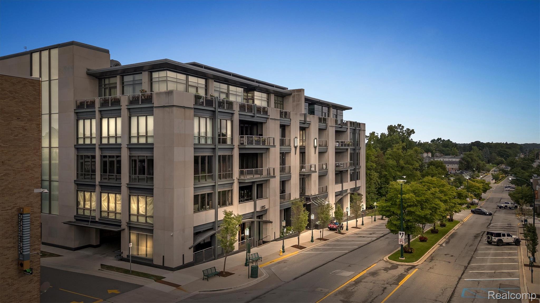 369 N Old Woodward Avenue 207