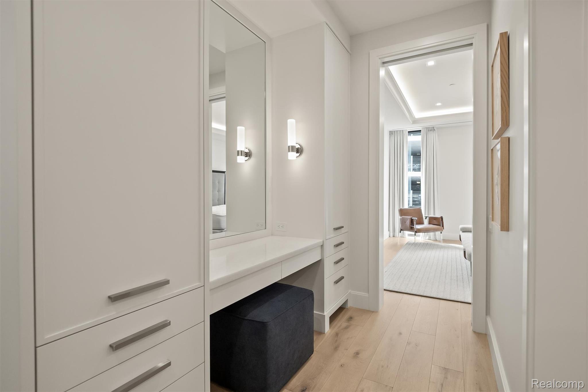 369 N Old Woodward Avenue 207