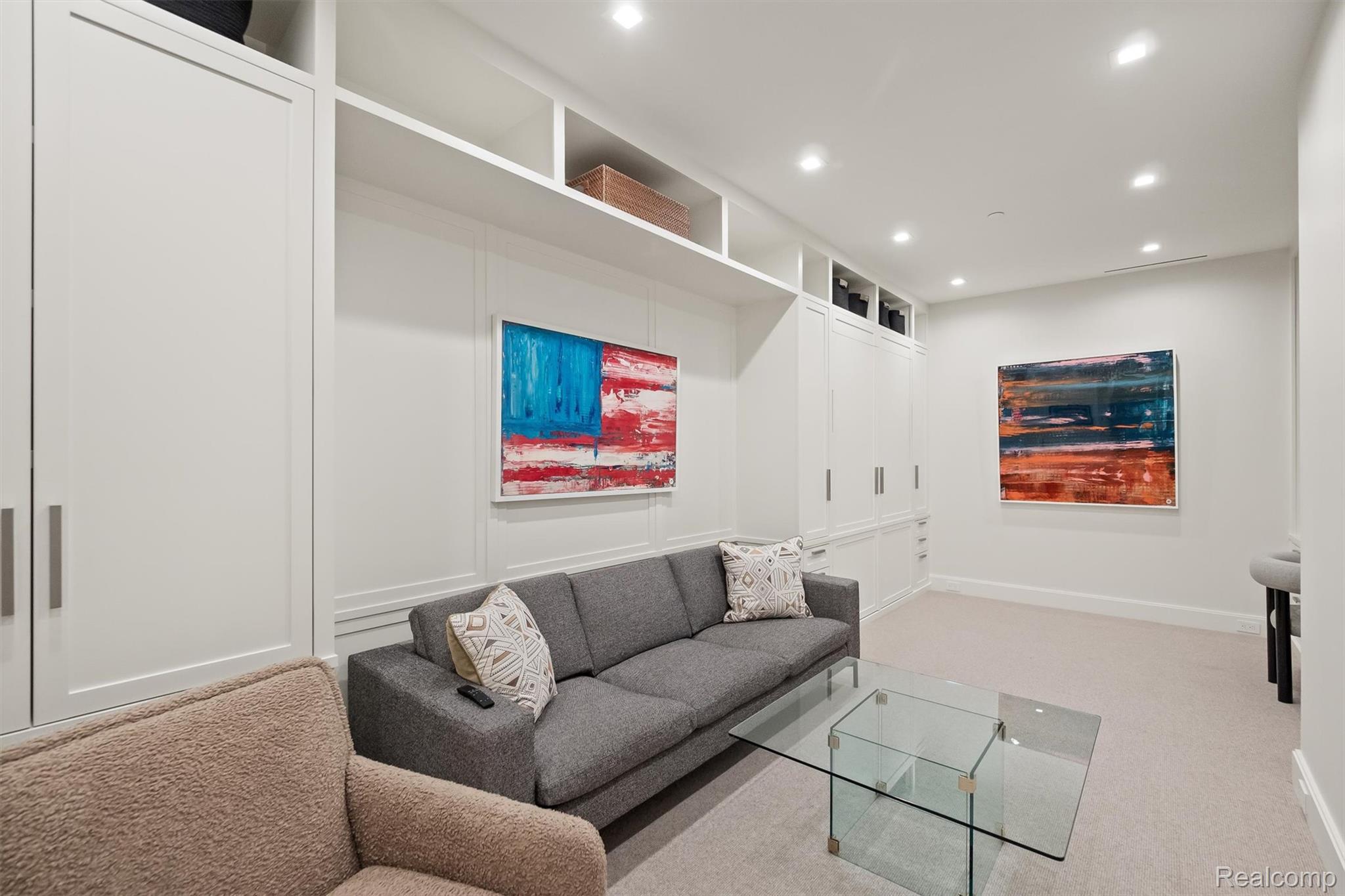 369 N Old Woodward Avenue 207