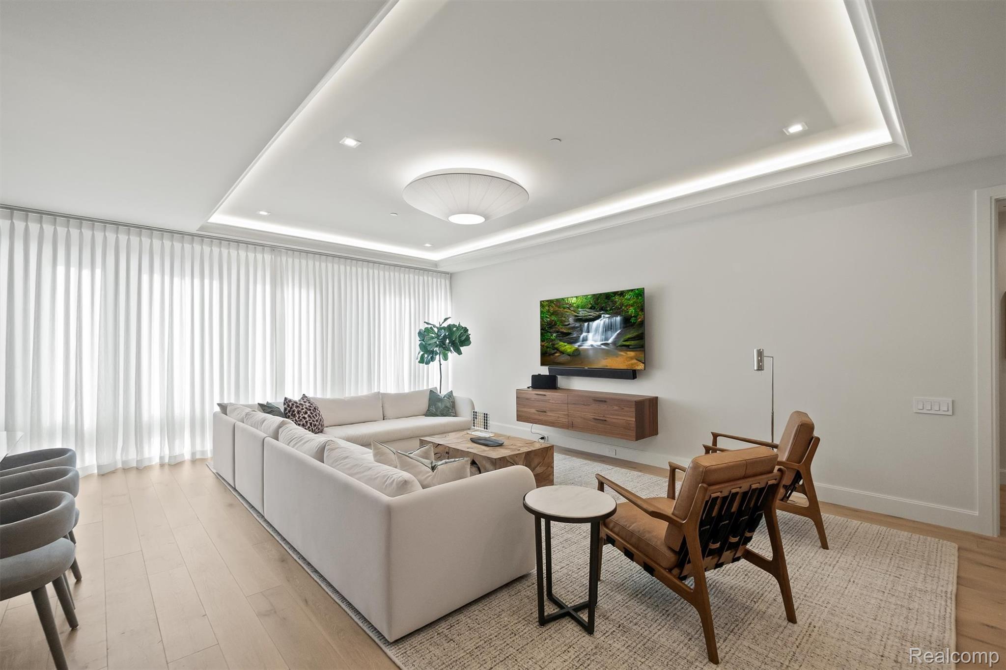 369 N Old Woodward Avenue 207