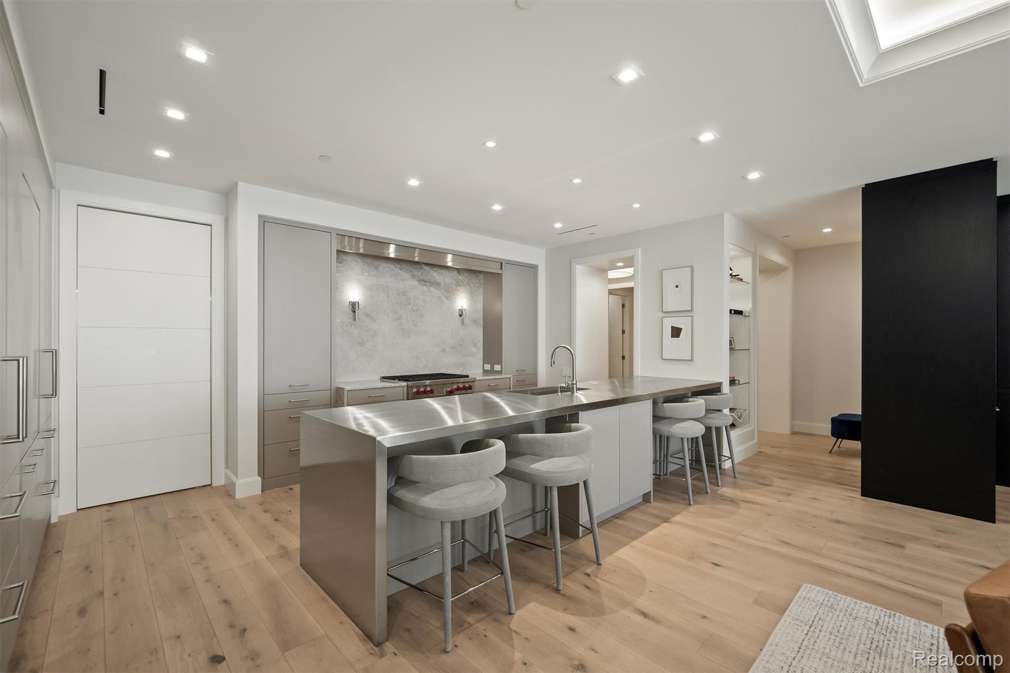 369 N Old Woodward Avenue 207