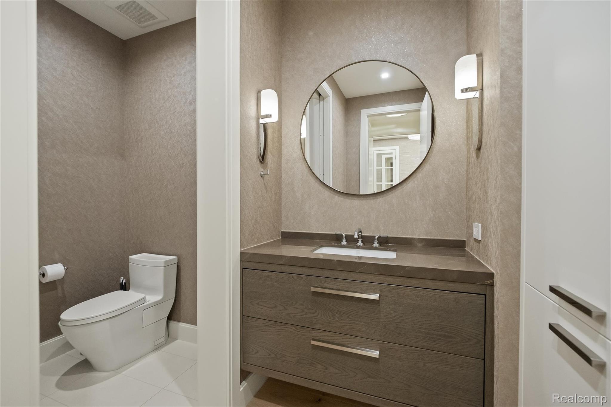 369 N Old Woodward Avenue 207