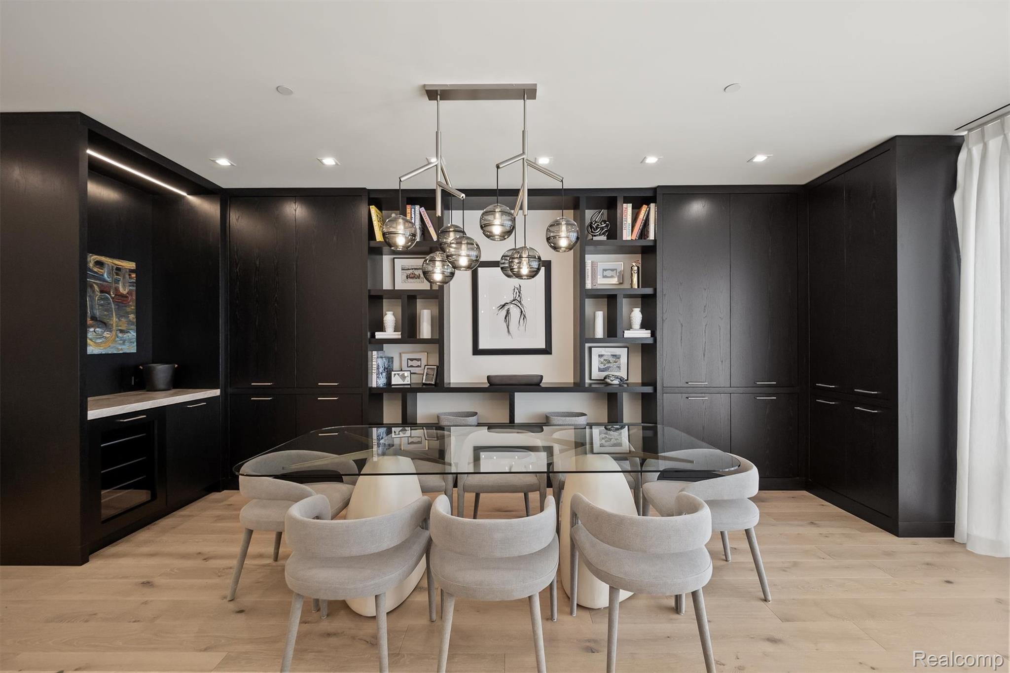 369 N Old Woodward Avenue 207