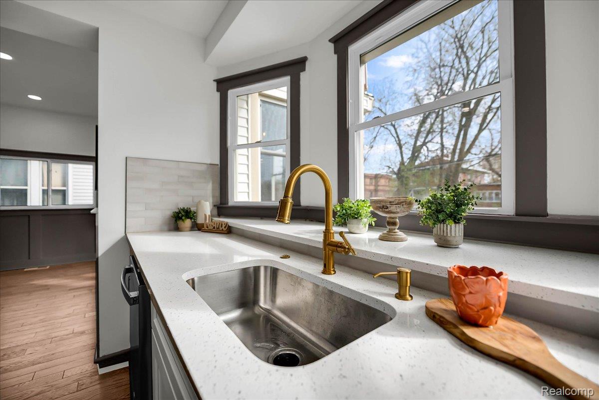 2954 Helen Street