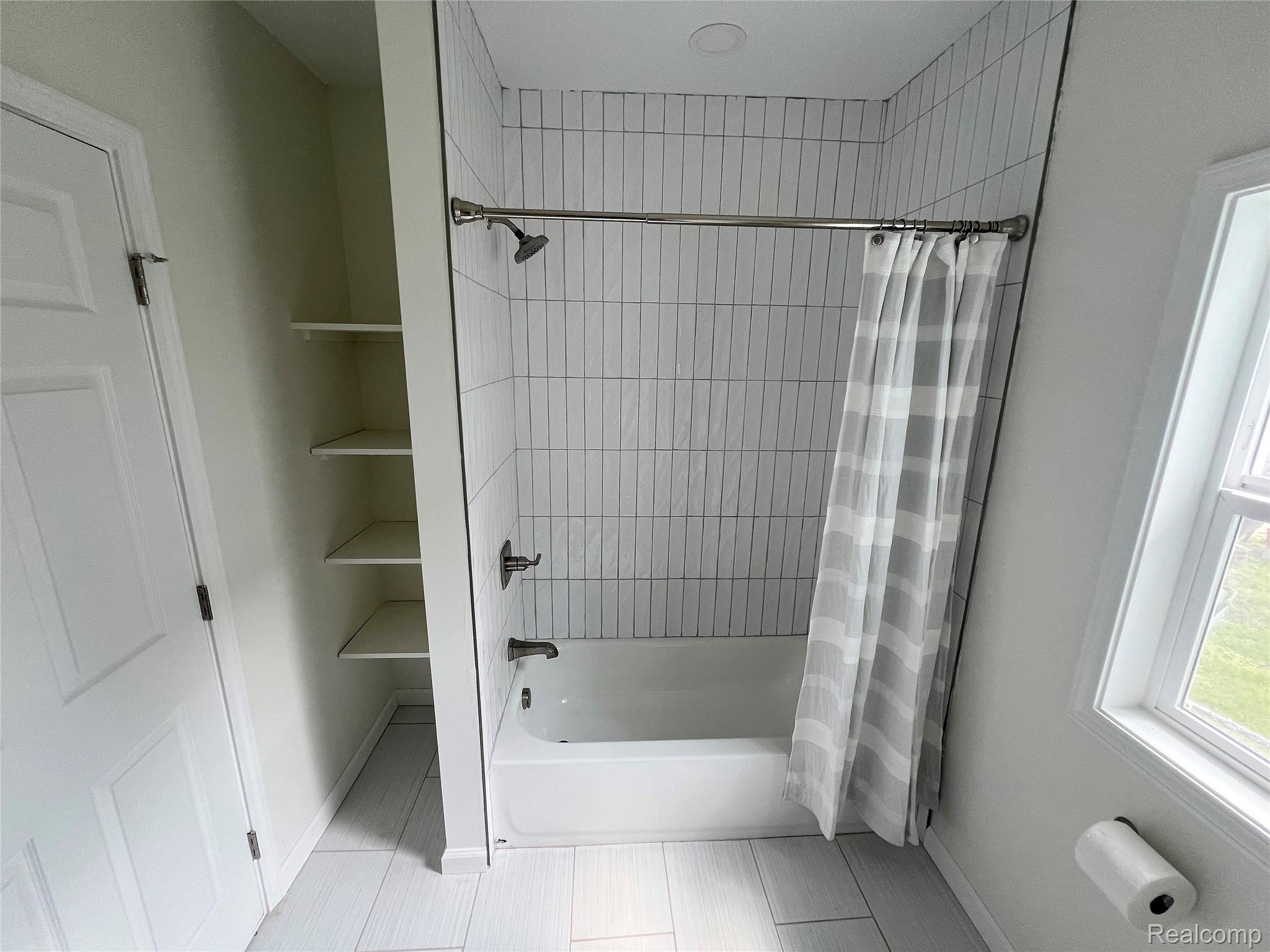 43 Rathbone Street S