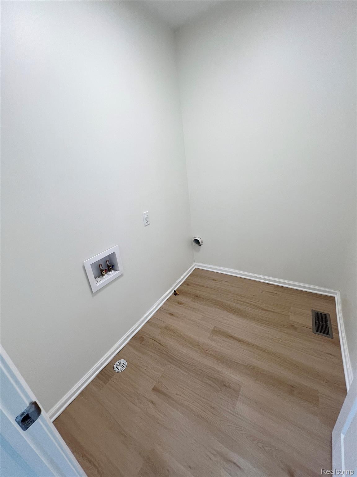43 Rathbone Street S