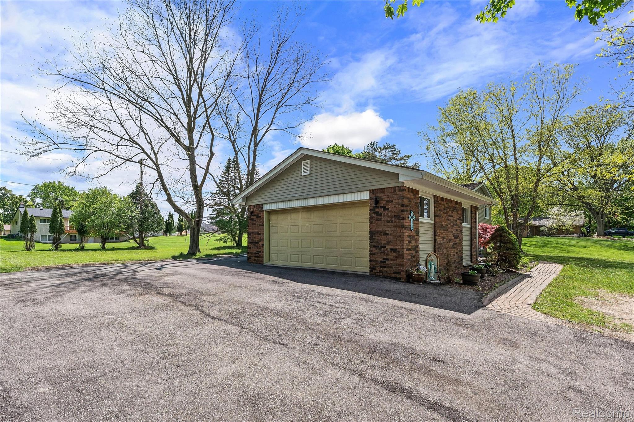 33429 Quaker Valley Road