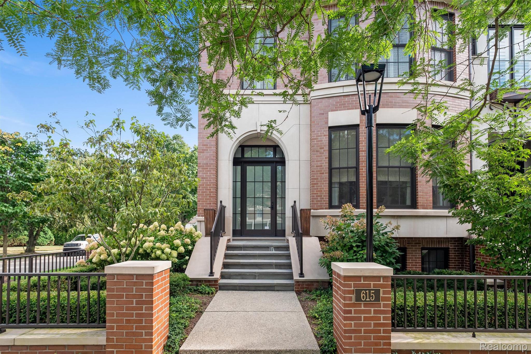 615 W Brown Street