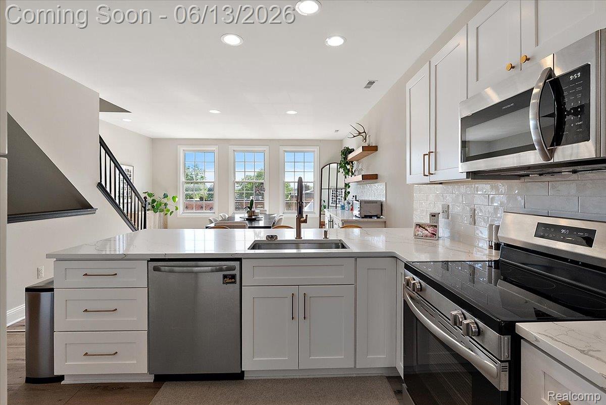 169 Paton Way 12