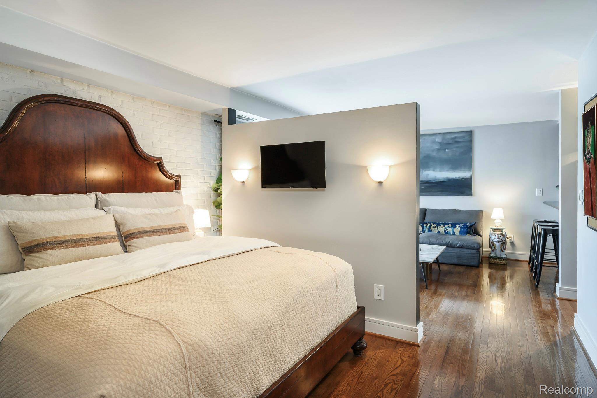 411 S Old Woodward Avenue Unit: 815