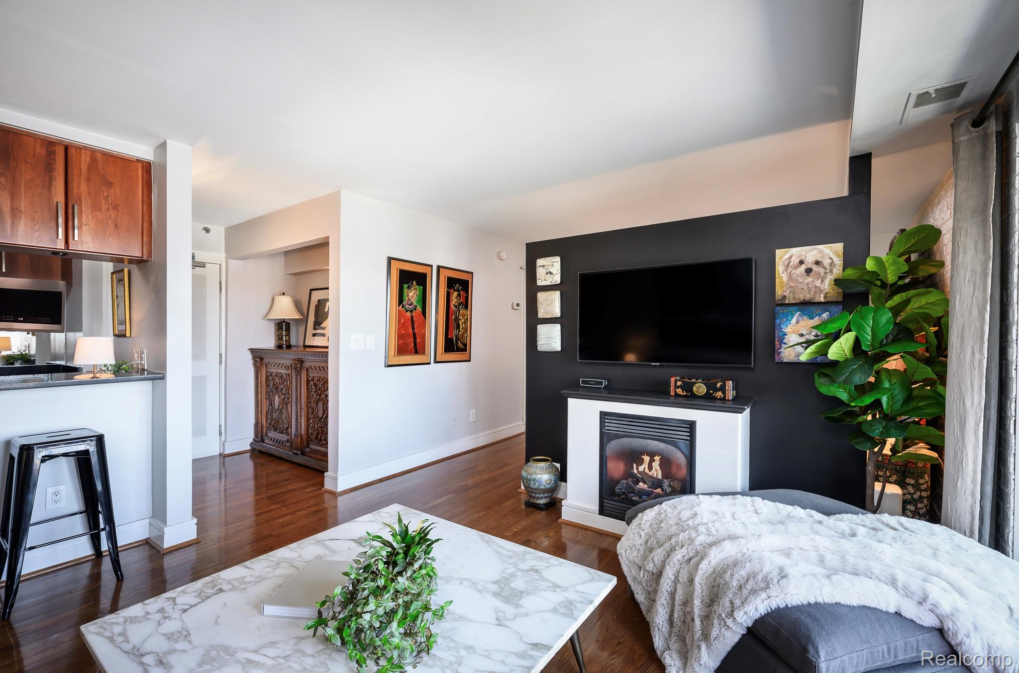411 S Old Woodward Avenue Unit: 815
