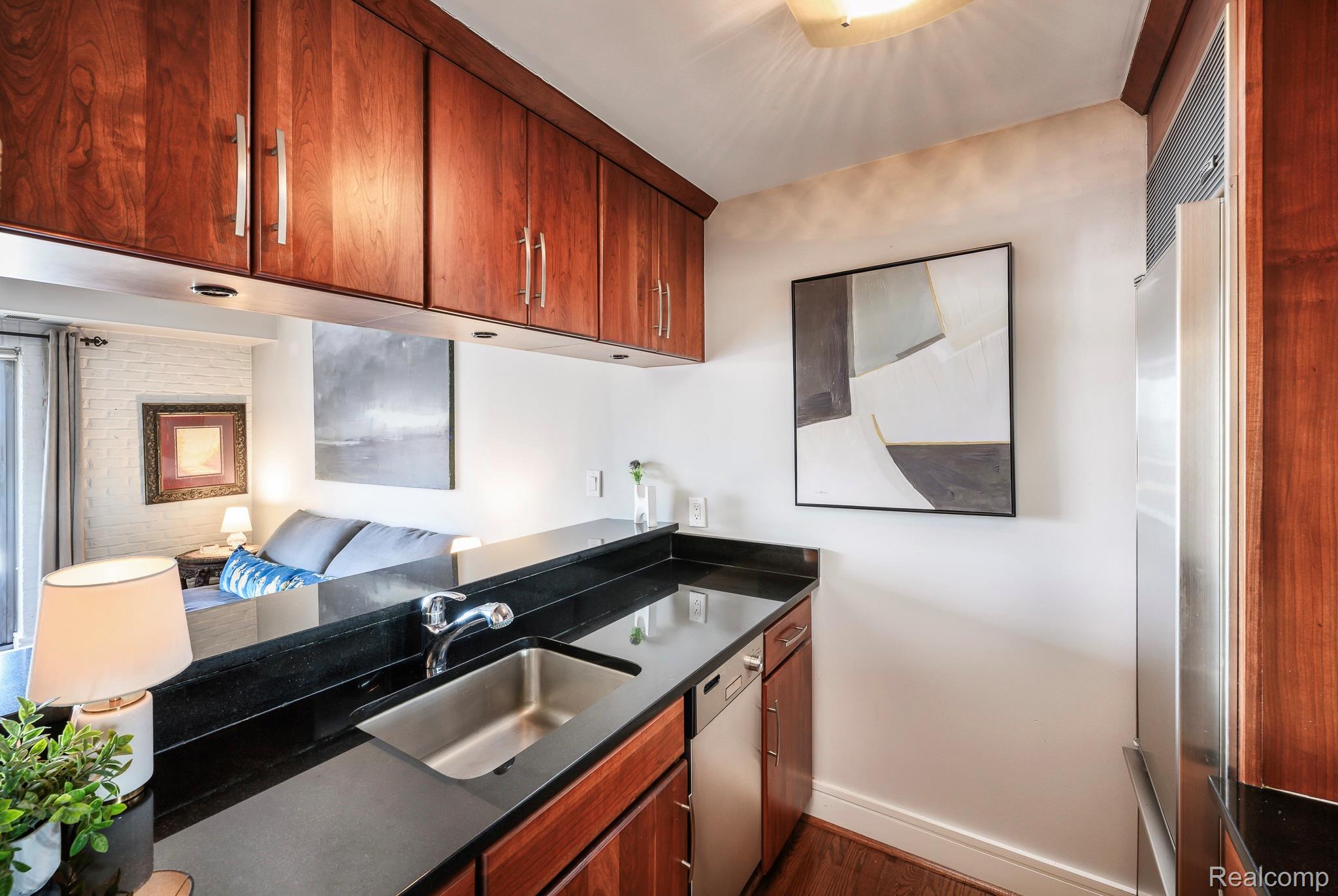 411 S Old Woodward Avenue Unit: 815