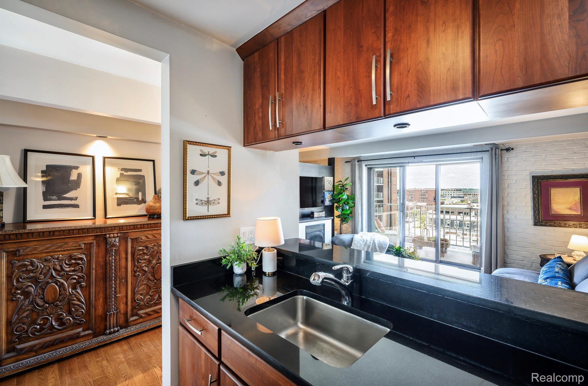 411 S Old Woodward Avenue Unit: 815