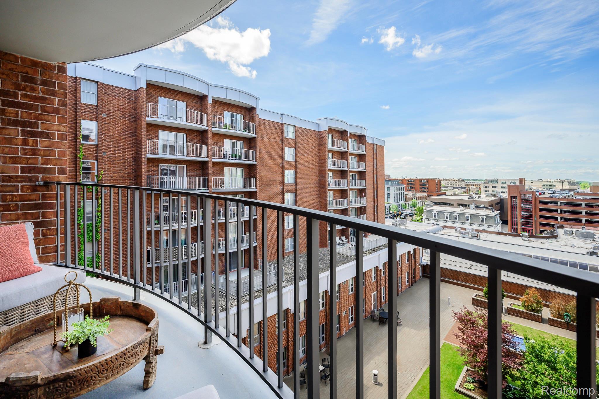 411 S Old Woodward Avenue Unit: 815