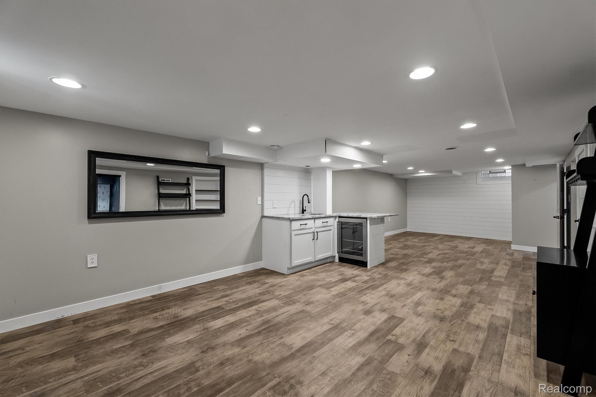 502 W Sunnybrook Drive