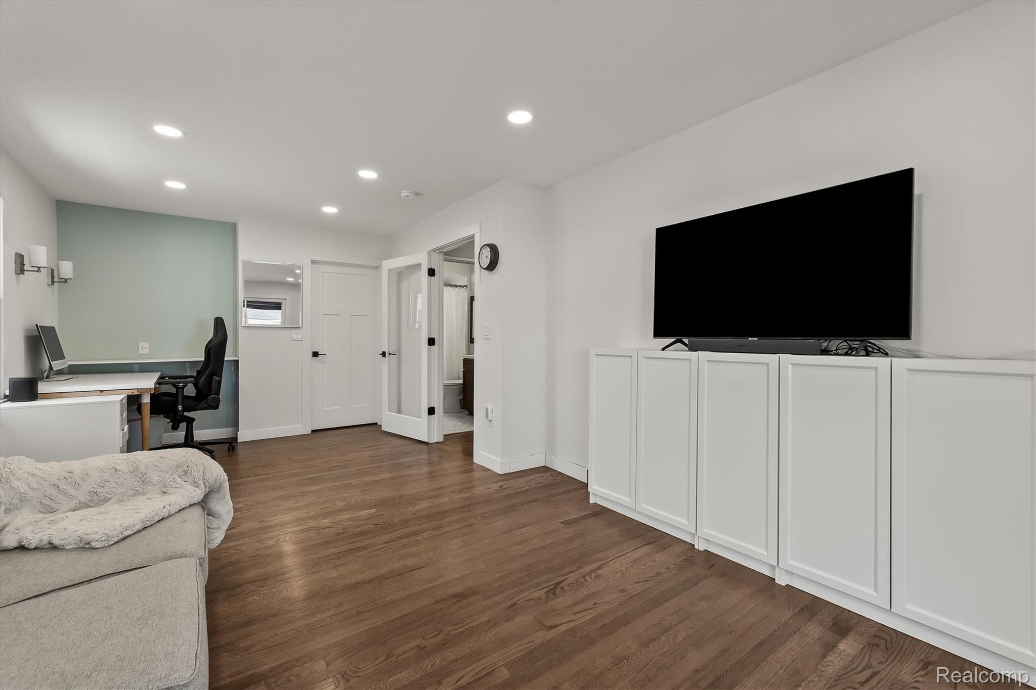 502 W Sunnybrook Drive