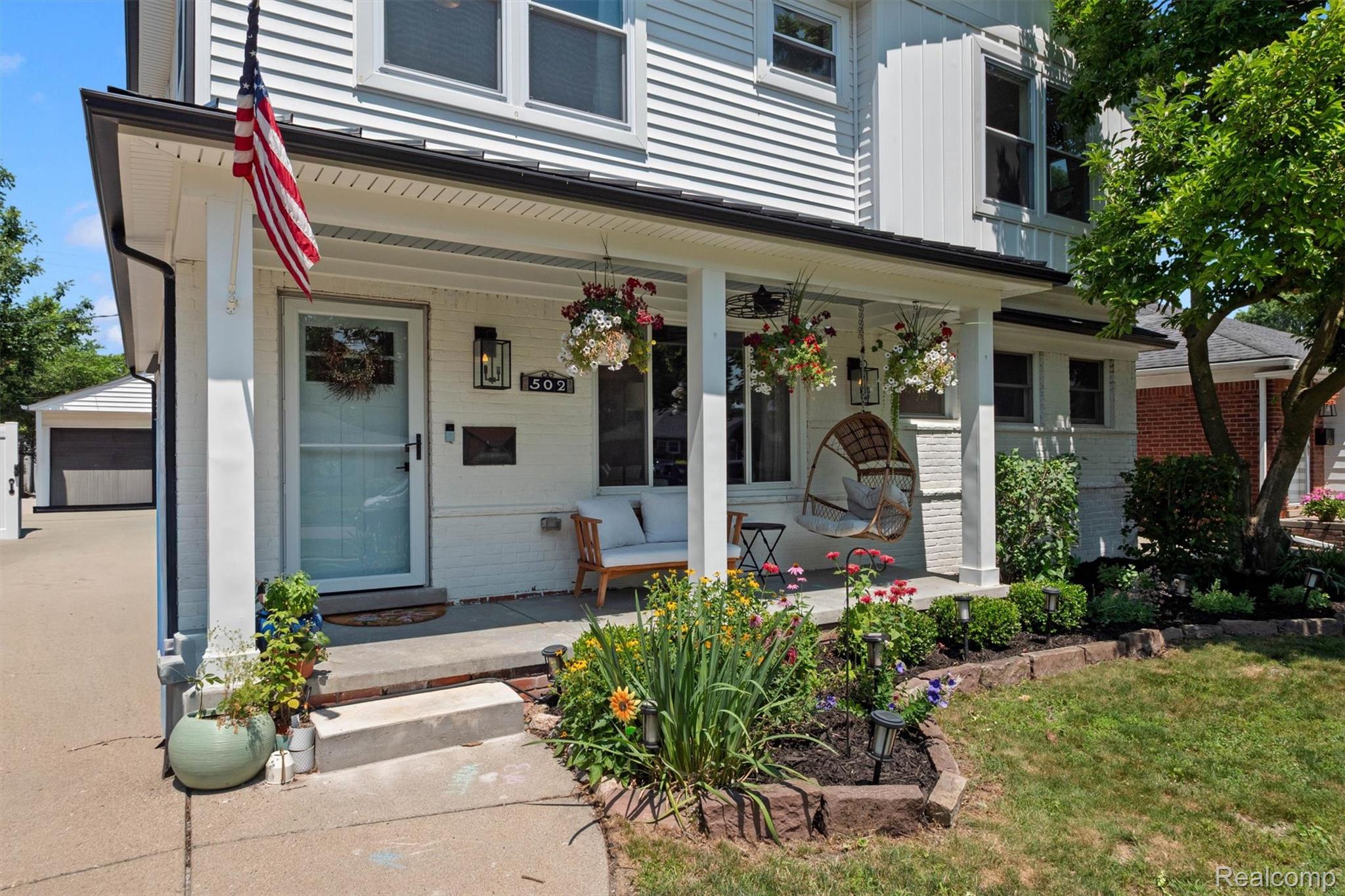 502 W Sunnybrook Drive