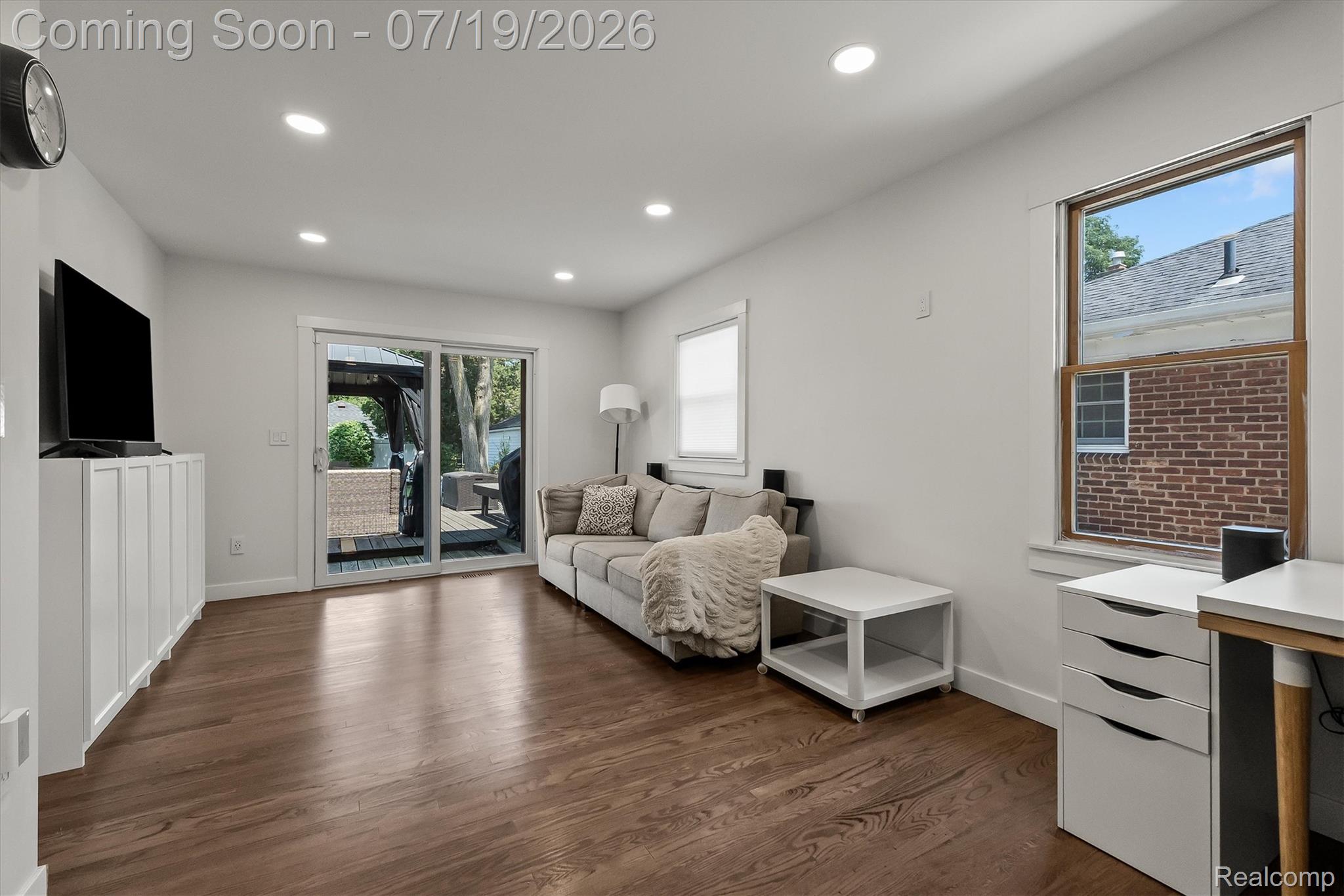 502 W Sunnybrook Drive